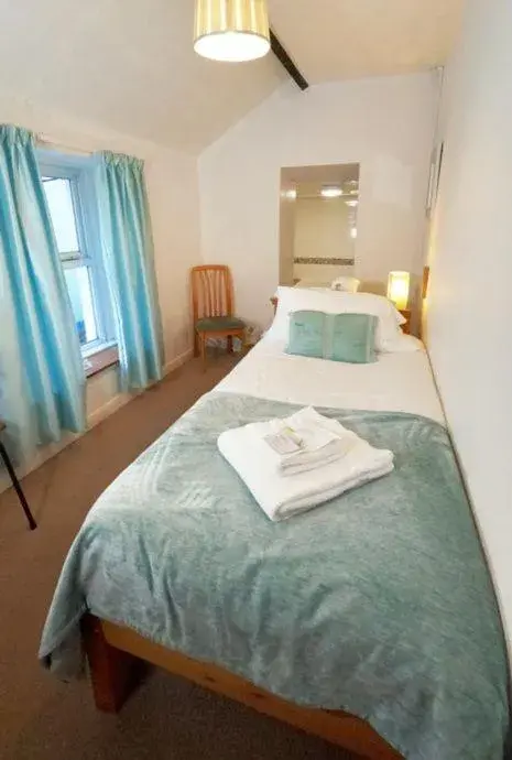 Single Room with Bath - single occupancy in Strands Hotel/Screes Inn & Micro Brewery Single Room with Bath - single occupancy in Strands Hotel/Screes Inn & Micro Brewery