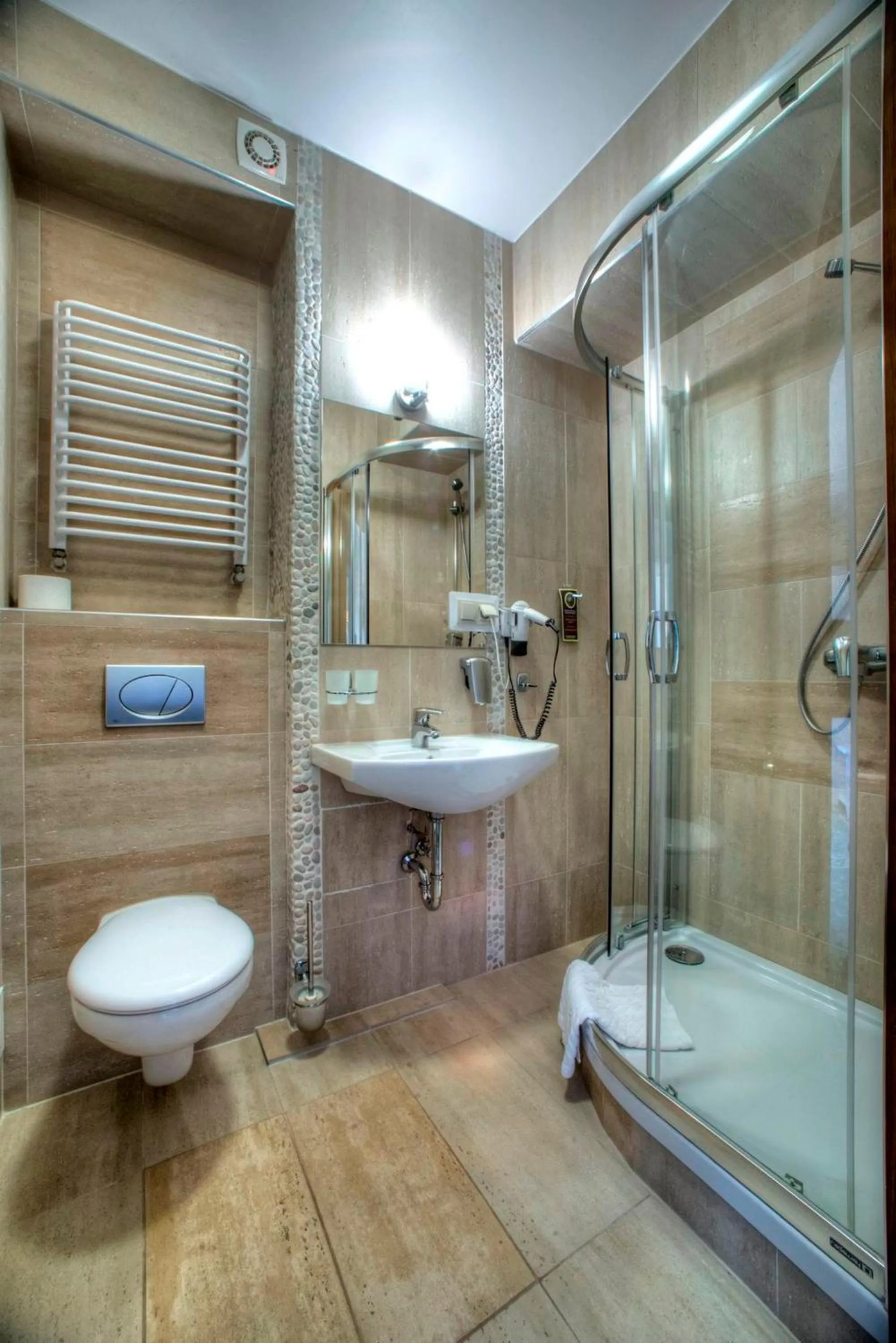 Shower in Hotel Carpatia Bieszczadzki Gościniec