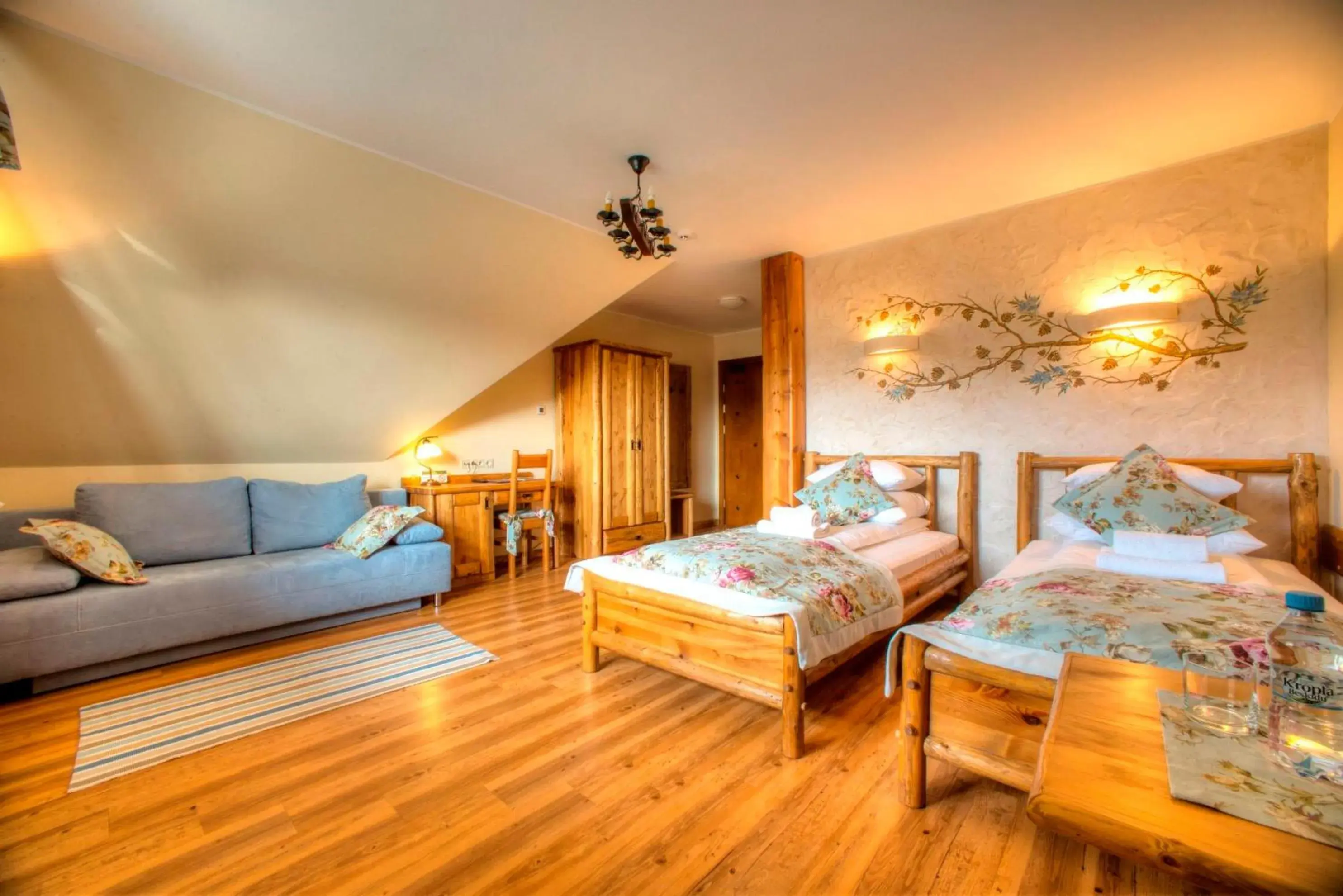 Superior Twin Room in Hotel Carpatia Bieszczadzki Gościniec Superior Twin Room in Hotel Carpatia Bieszczadzki Gościniec