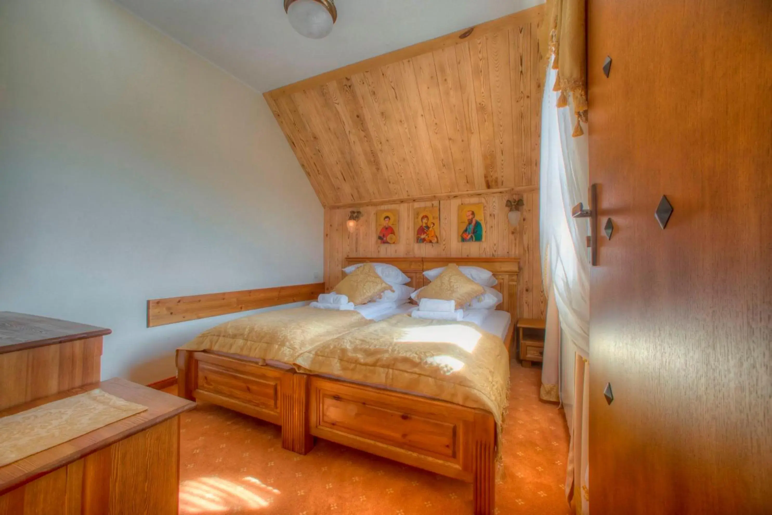 Studio (2 Adults) - single occupancy in Hotel Carpatia Bieszczadzki Gościniec Studio (2 Adults) - single occupancy in Hotel Carpatia Bieszczadzki Gościniec