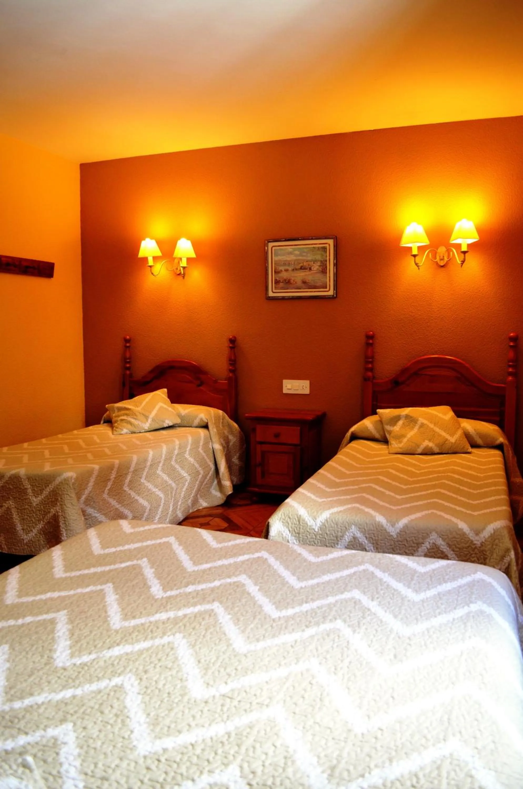 Photo of the whole room, Bed in Hotel Suiza