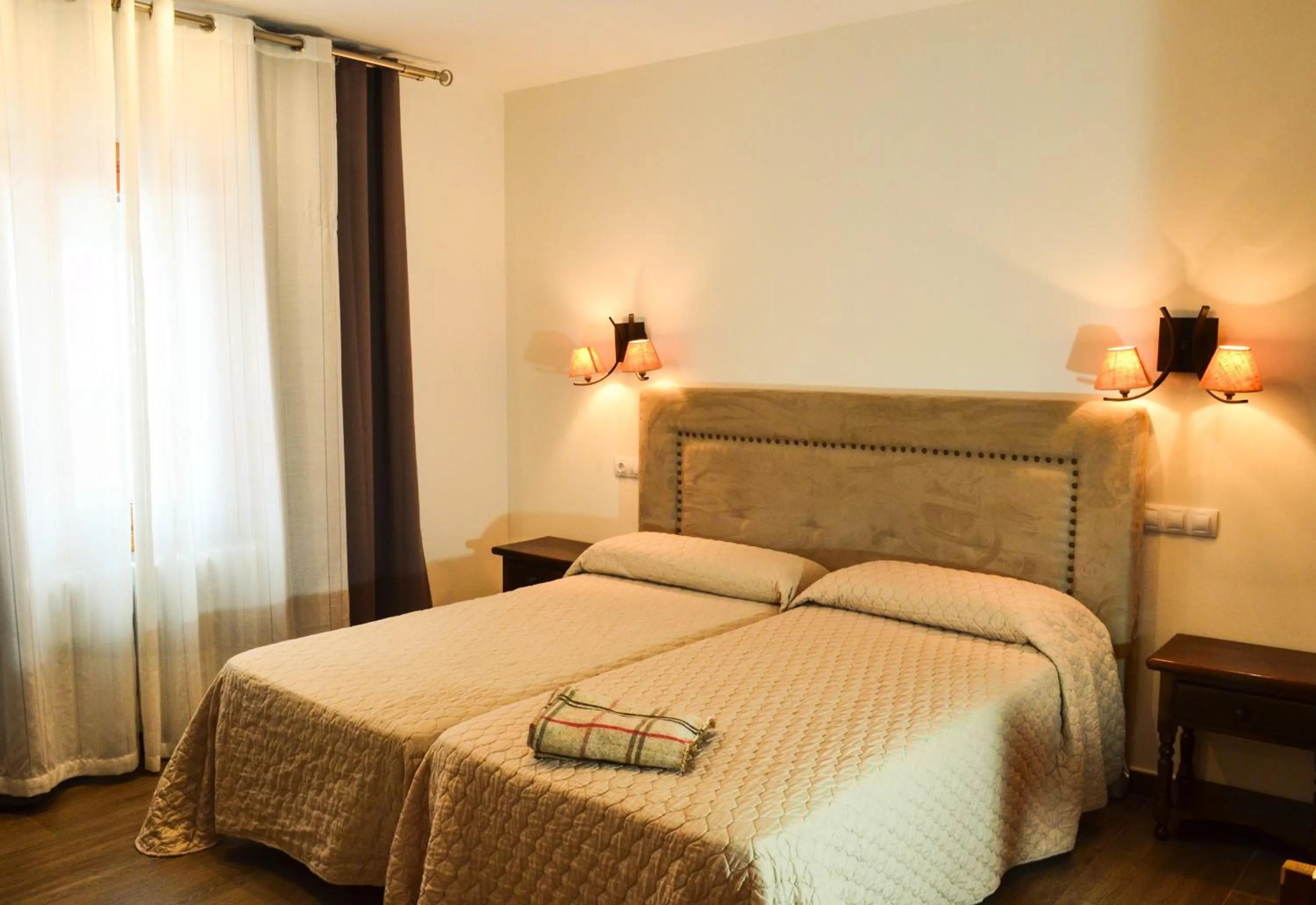 Photo of the whole room, Bed in Hotel Suiza