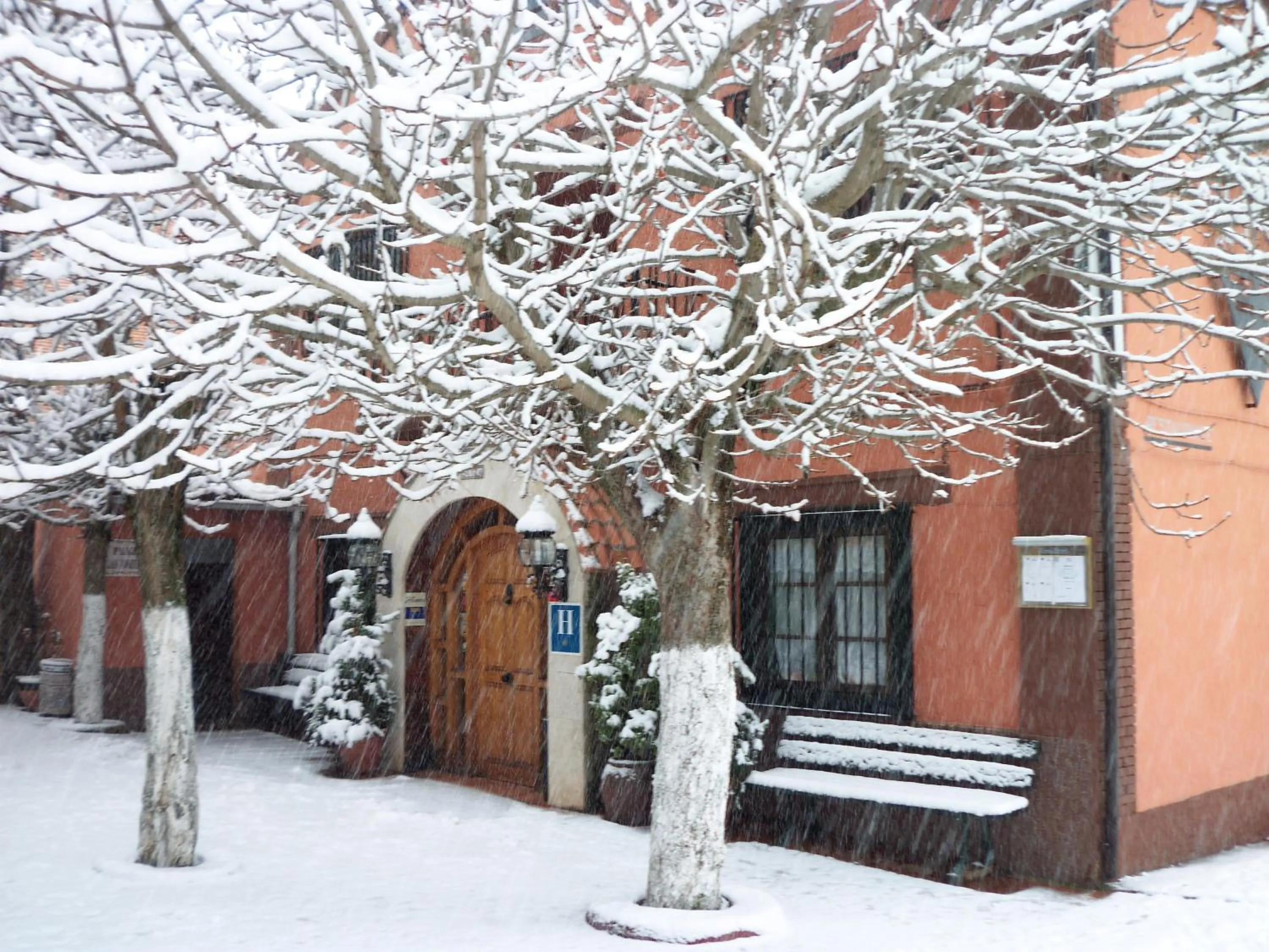 Facade/entrance in Hotel Suiza