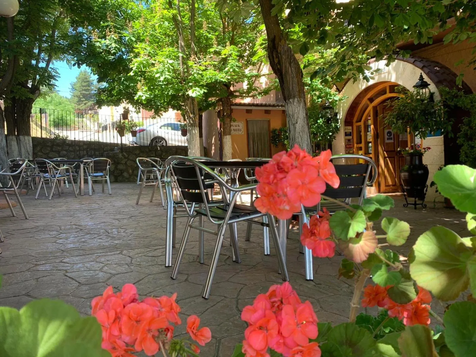 Facade/entrance in Hotel Suiza
