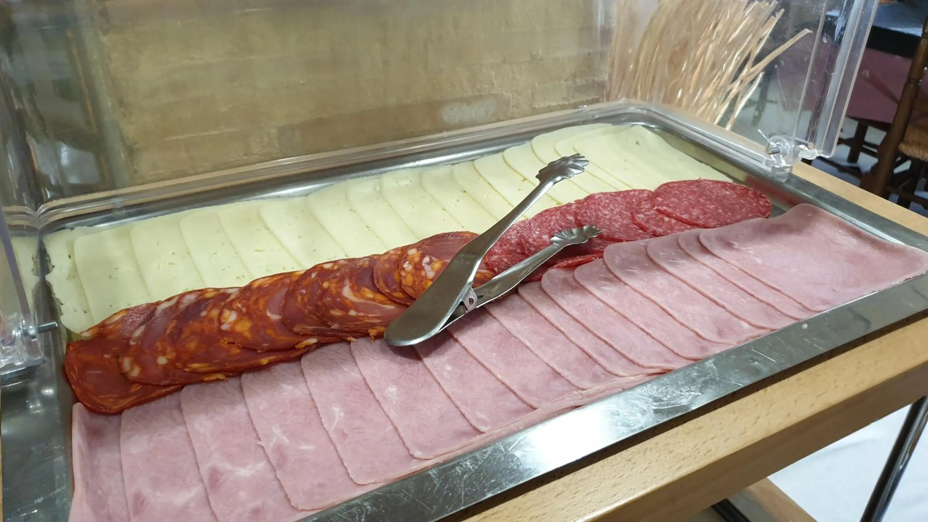 Buffet breakfast in Hotel Suiza