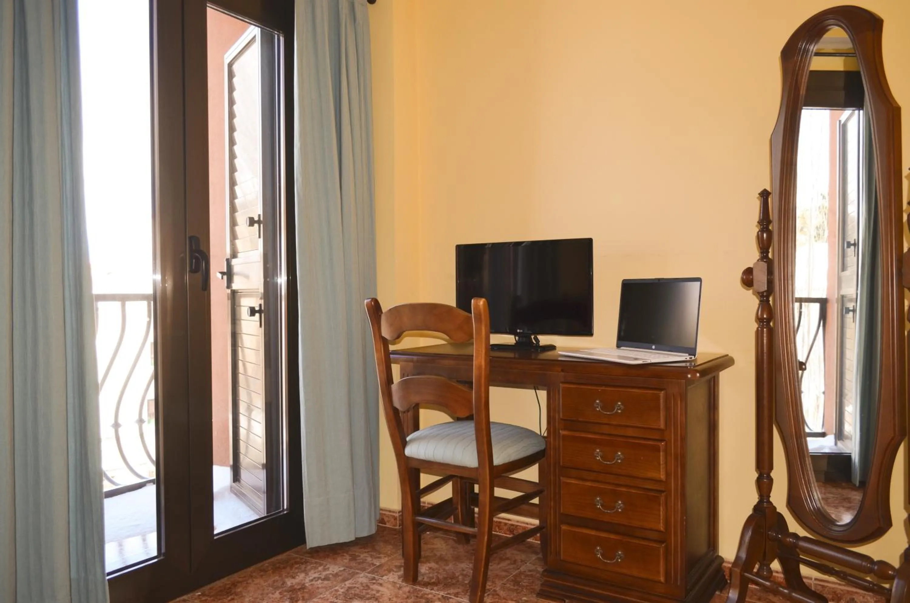 TV and multimedia in Hotel Suiza