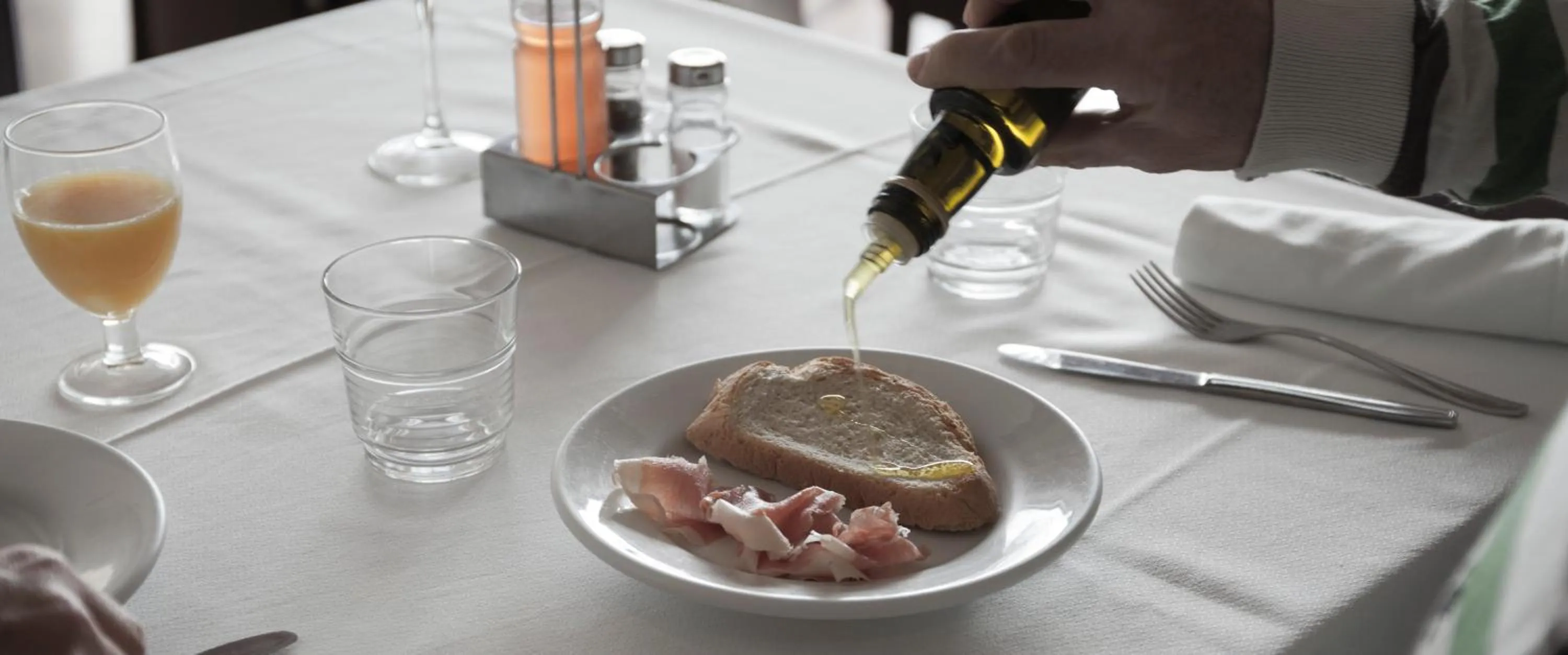 Food and drinks in Hotel & Spa Can Josep