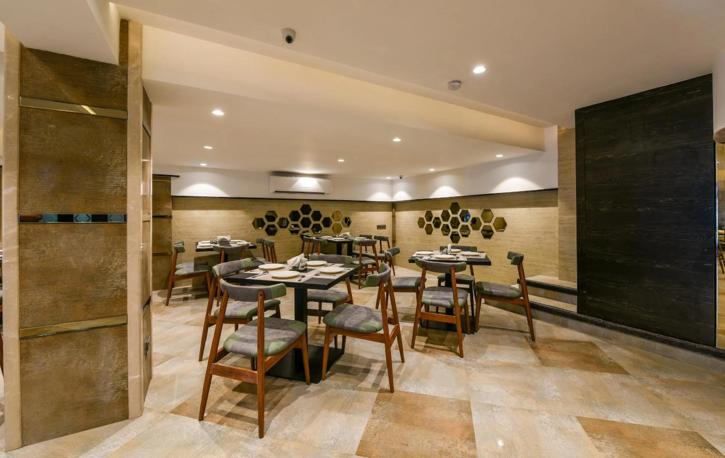 Breakfast in Hotel Orient Regency