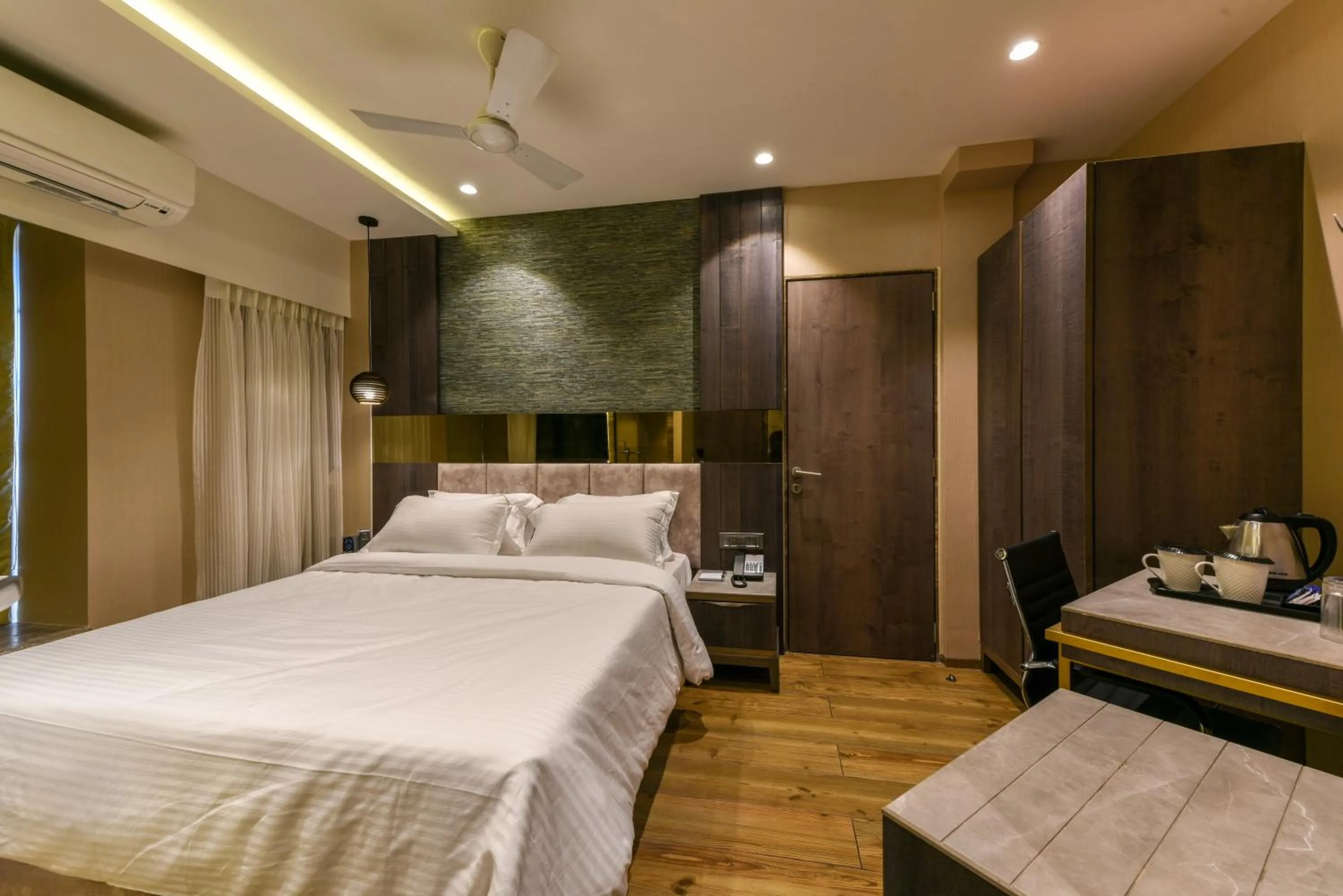 Bed in Hotel Orient Regency