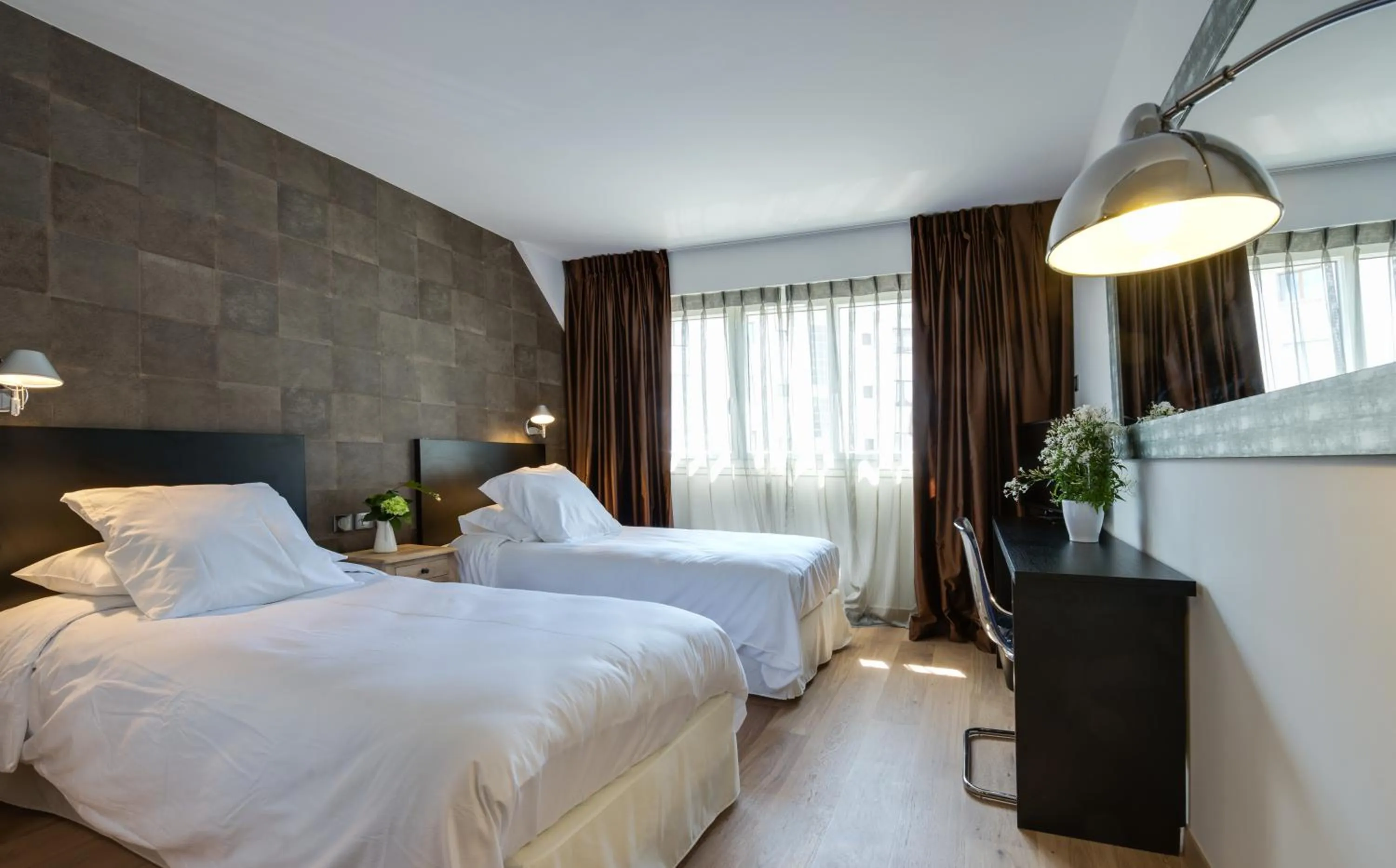 Photo of the whole room, Bed in Hôtel Catalpa