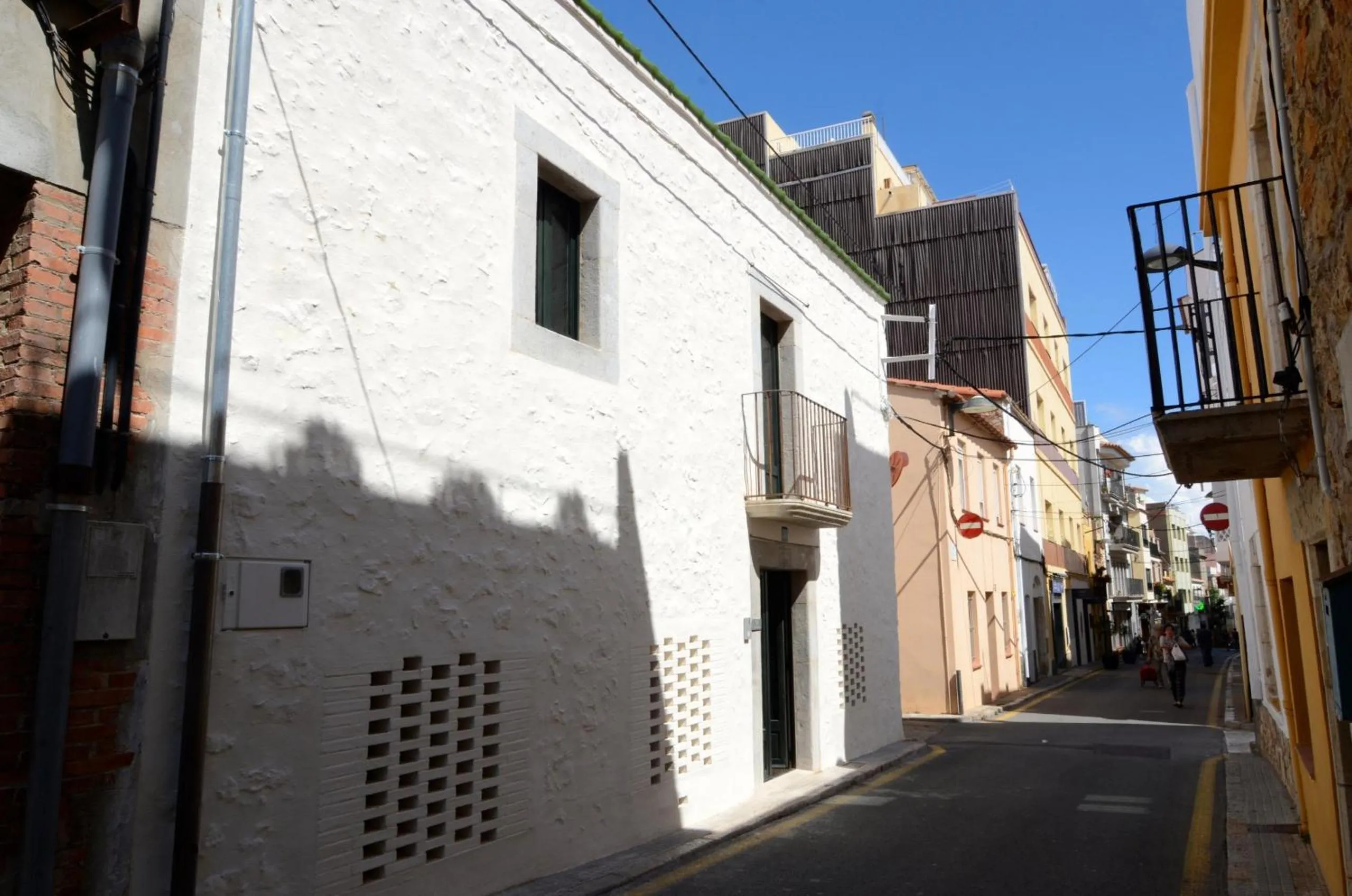 Property building in Casa Rosa Port