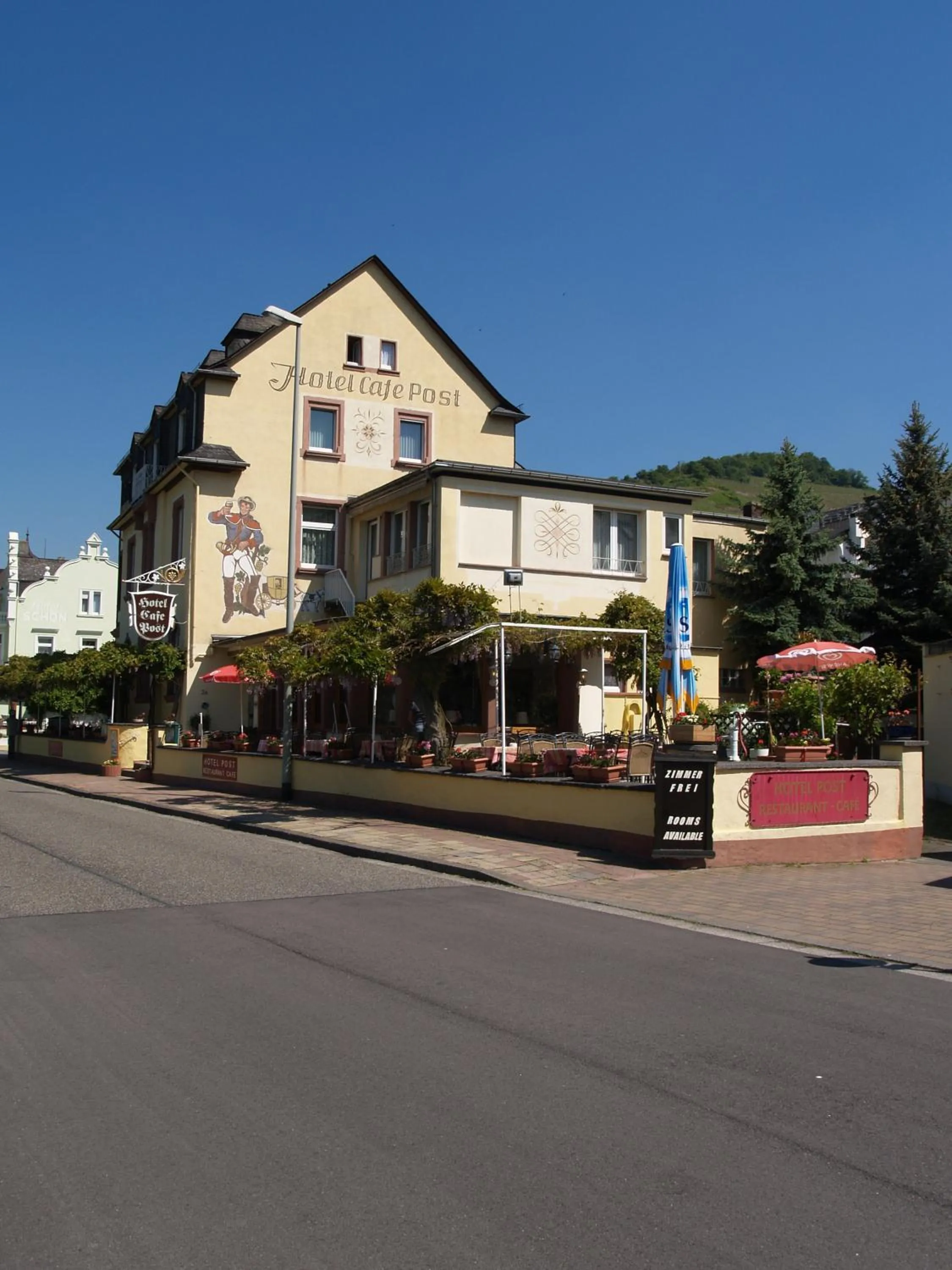 Property building in Hotel Café Post