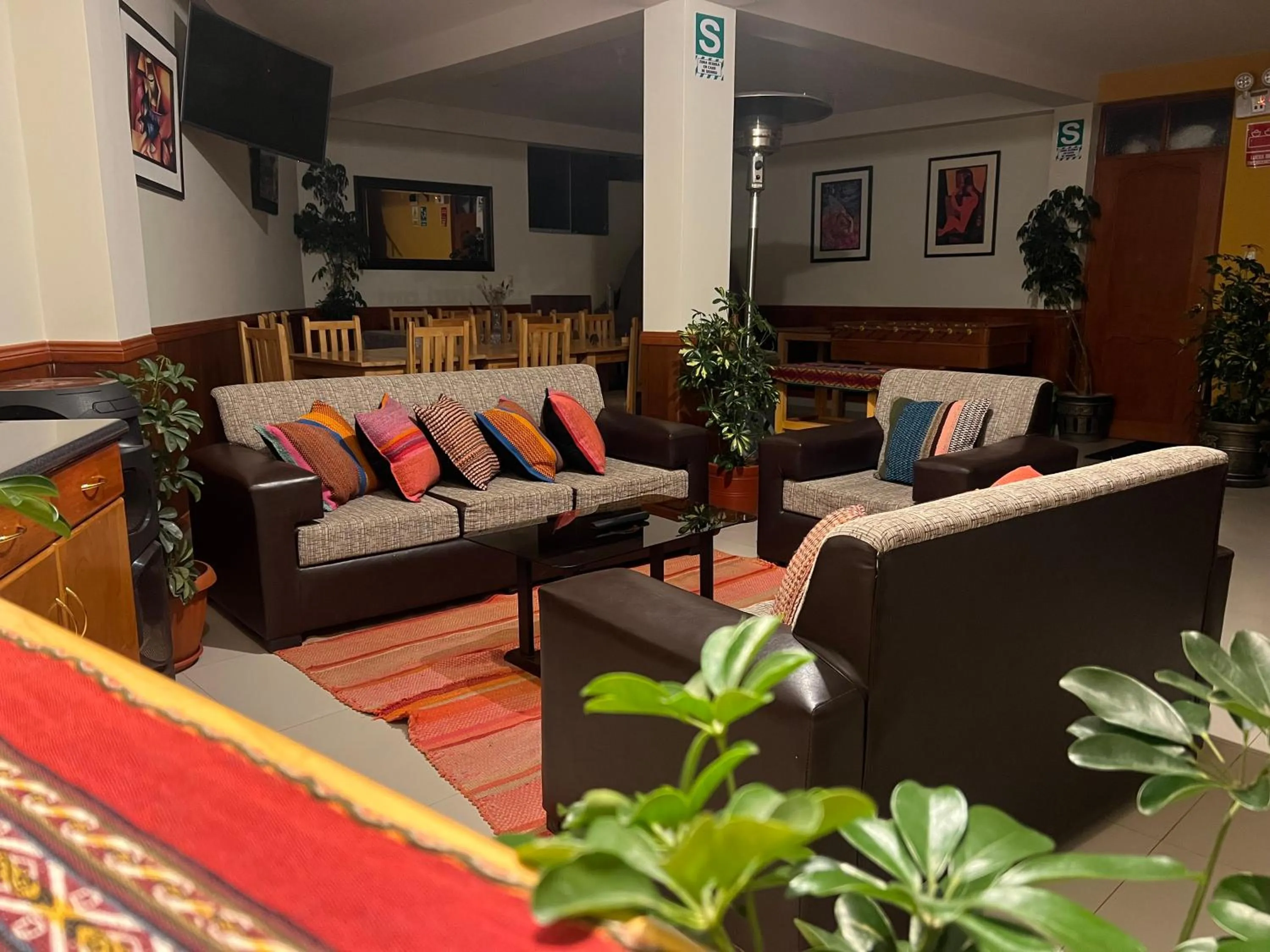 Communal lounge/ TV room in Hotel Chinchero Boutique & Tours