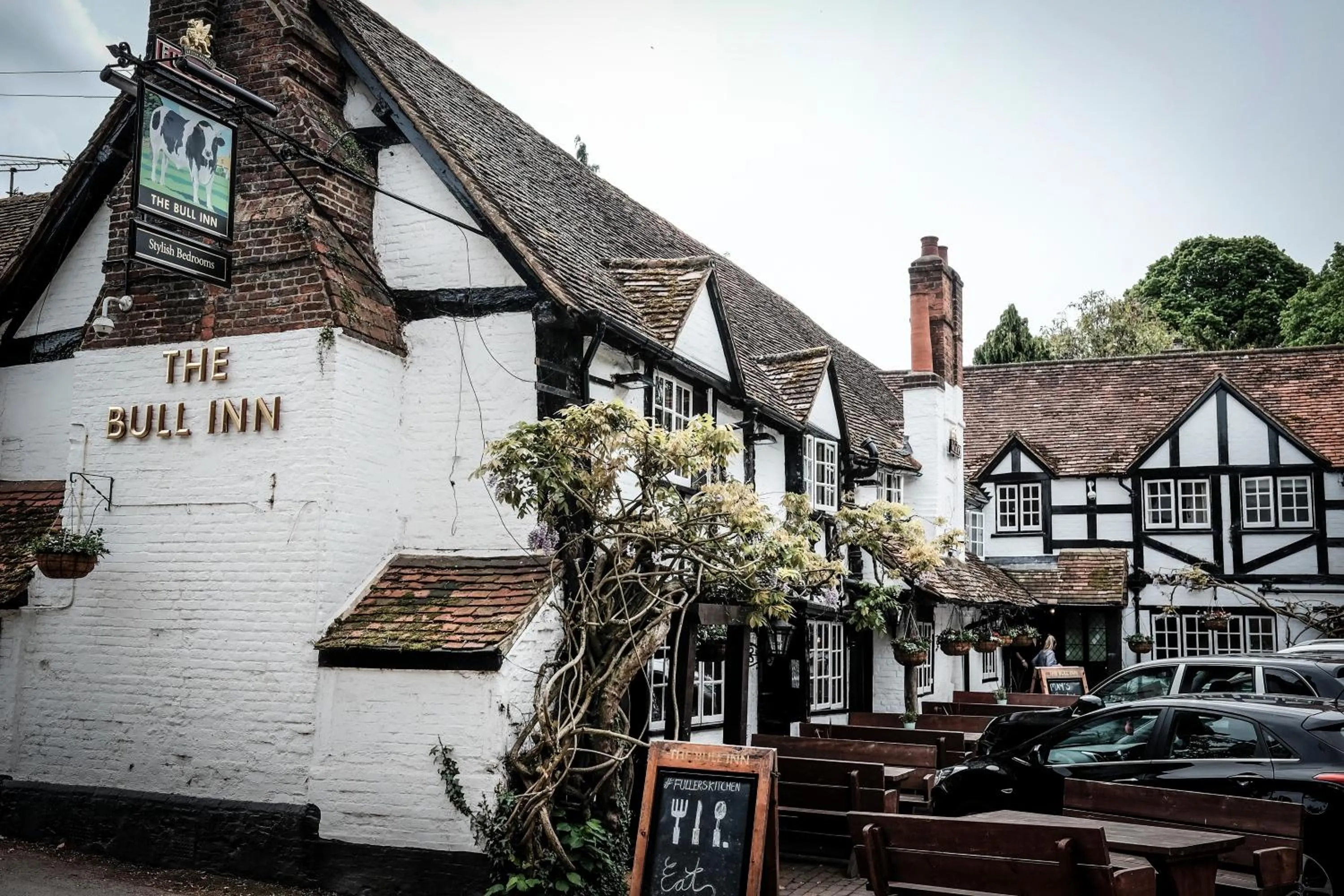 Facade/entrance in Bull Inn