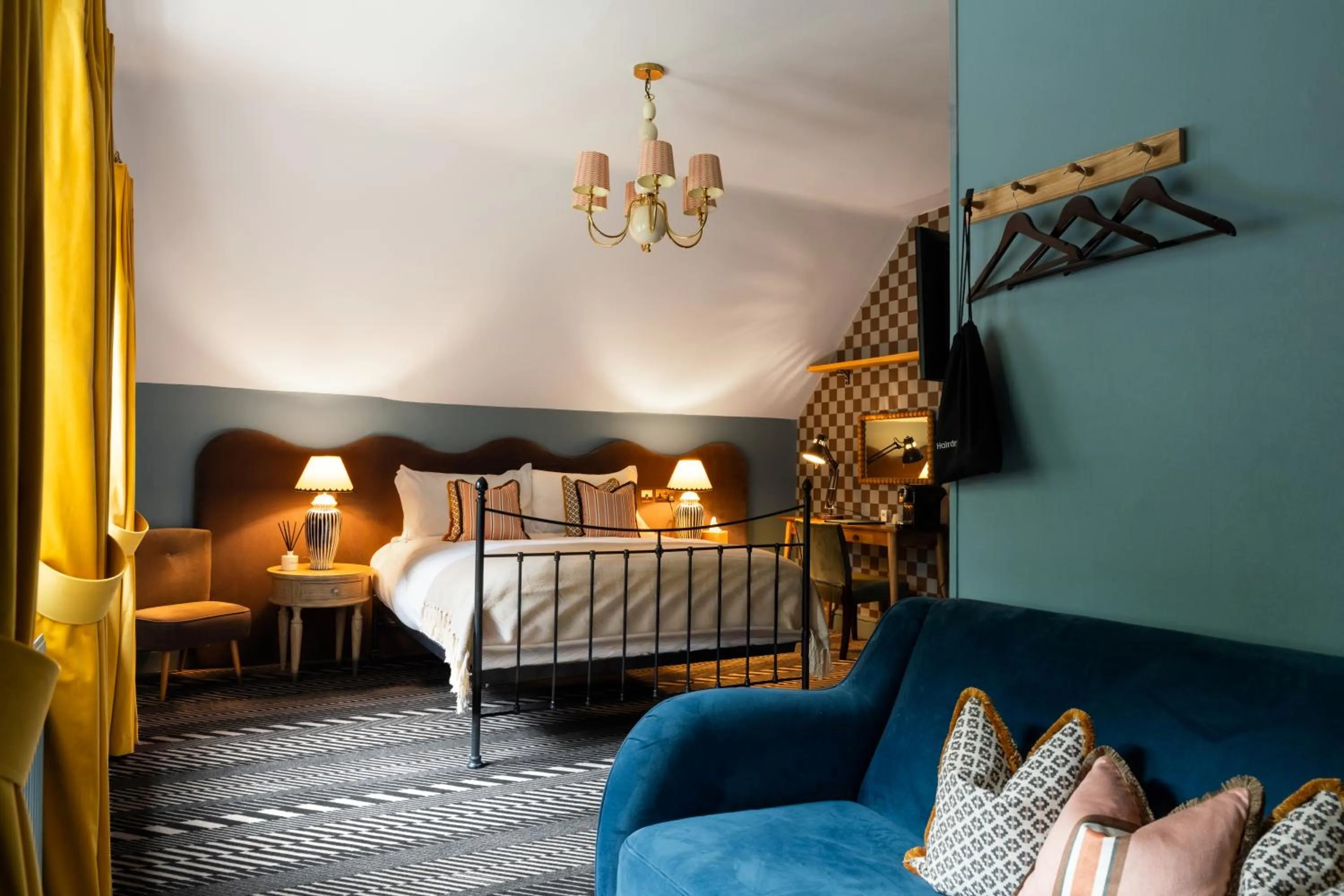 Photo of the whole room, Bed in Bull Inn