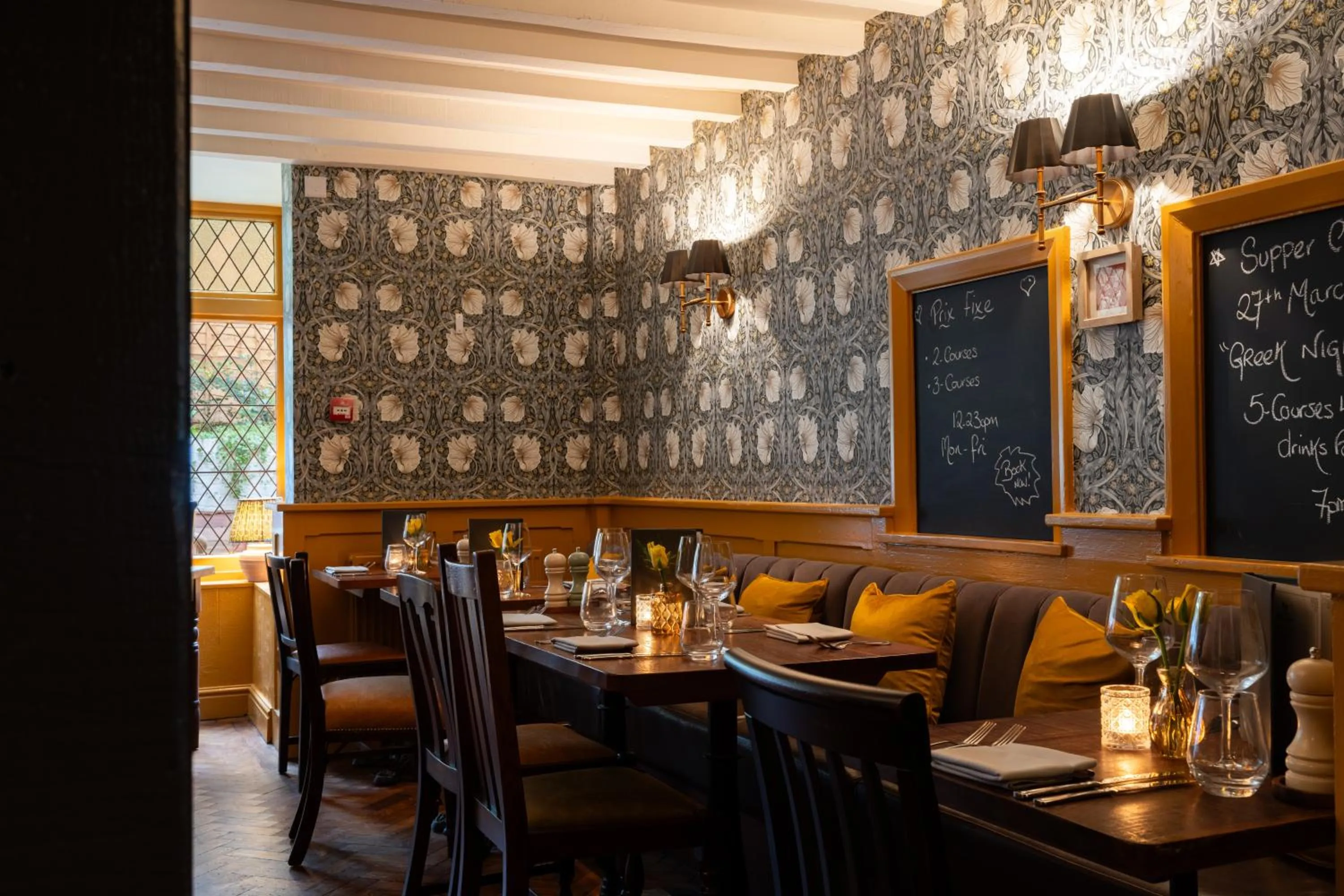 Restaurant/places to eat in Bull Inn