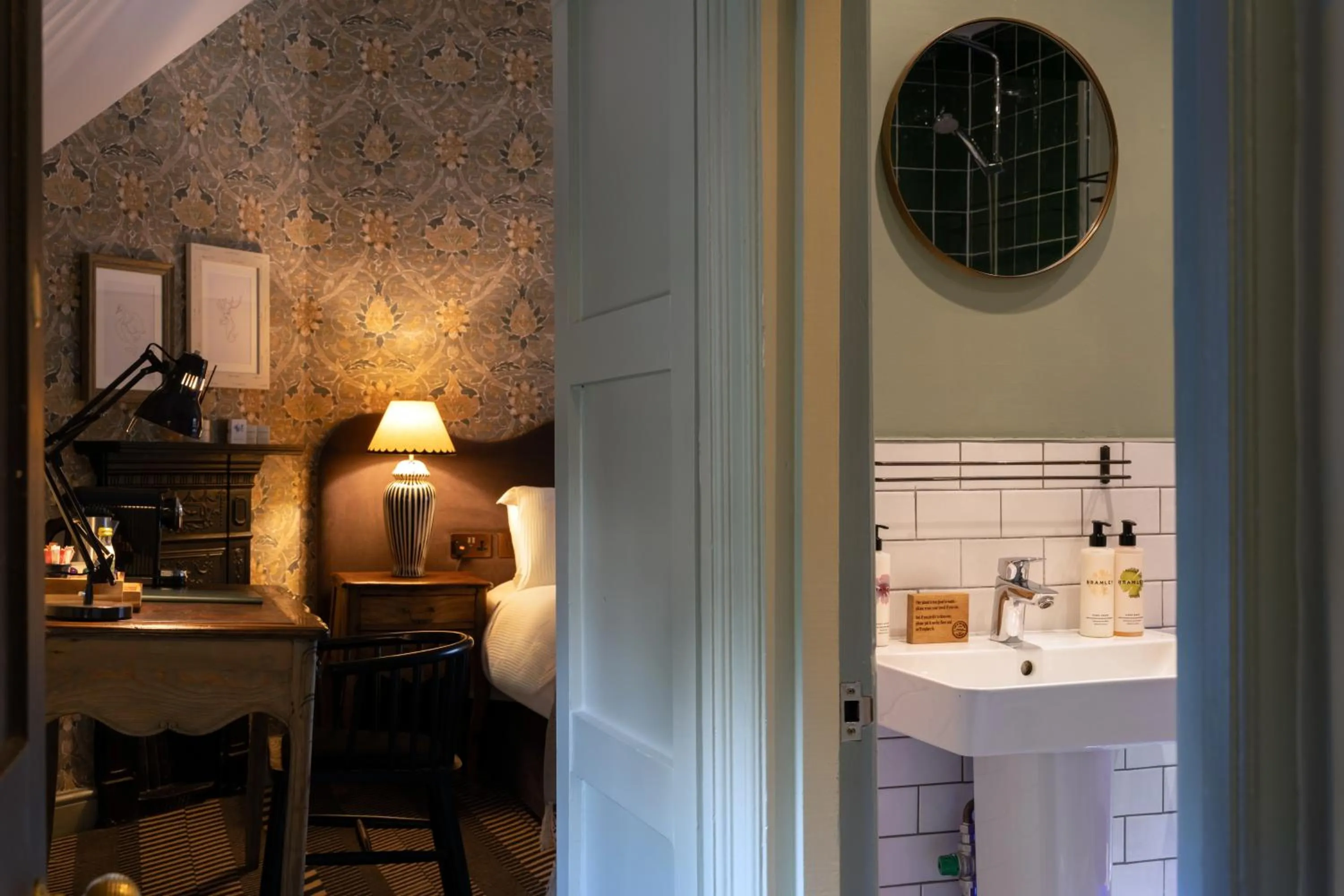 Bathroom in Bull Inn