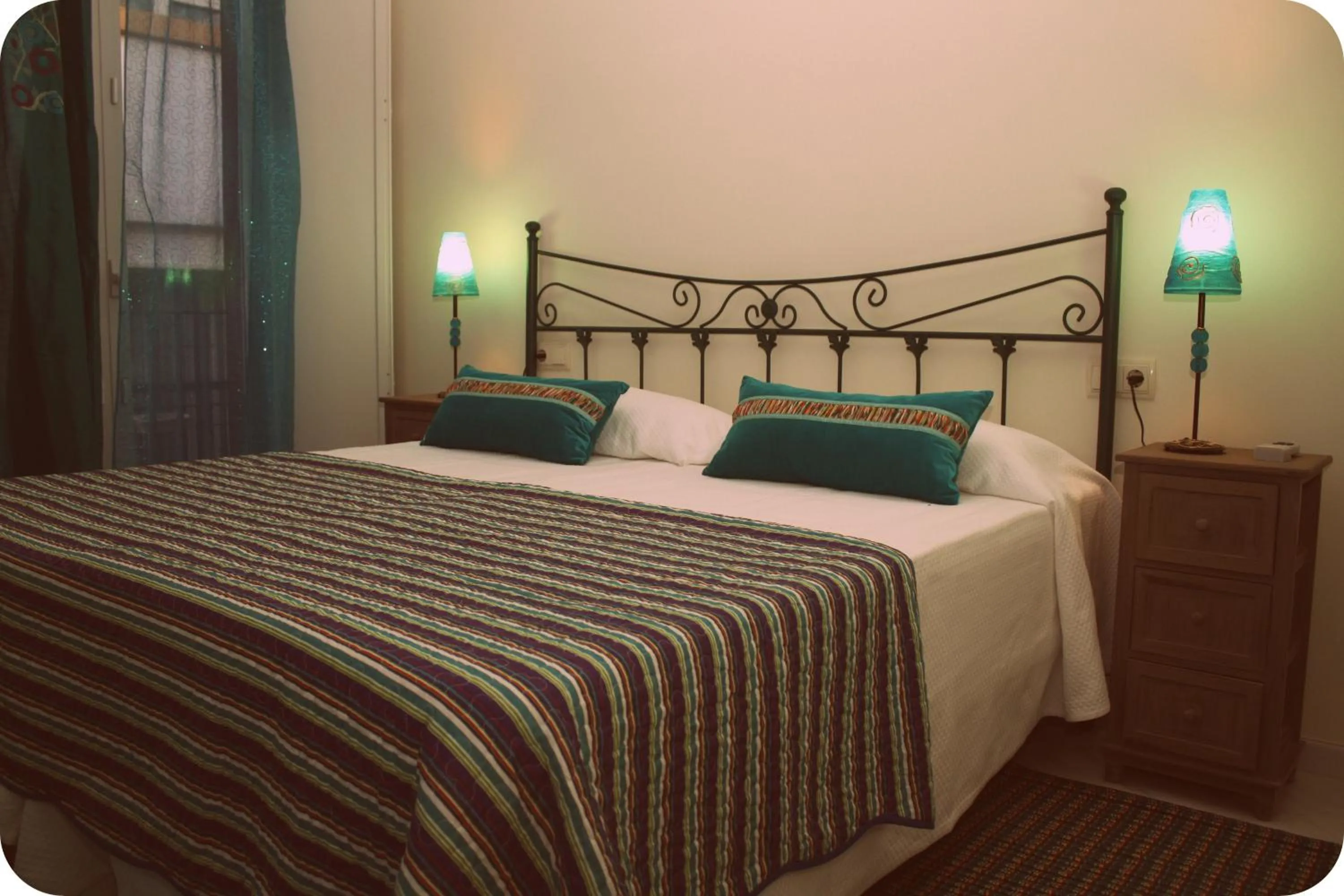 Photo of the whole room, Bed in Singular Pilatos