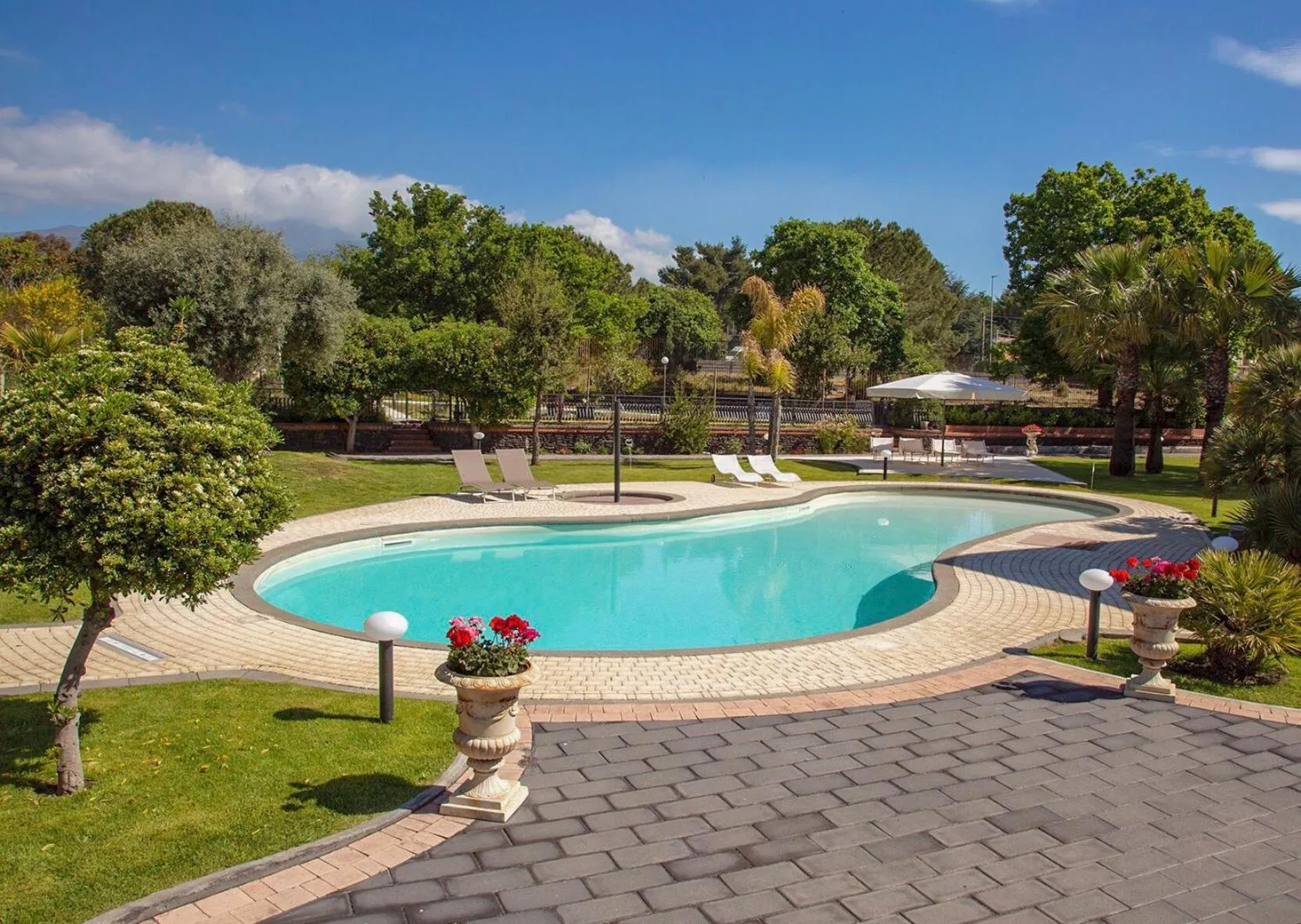 Swimming pool in B&B Blanc Maison Etna Relais & Charme