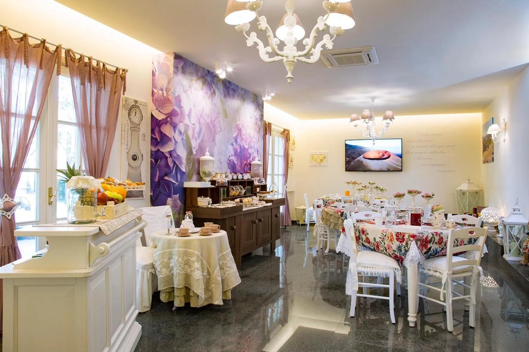 Restaurant/places to eat in B&B Blanc Maison Etna Relais & Charme