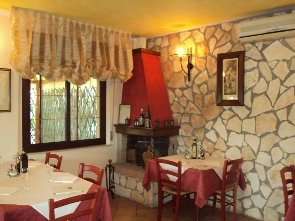 Restaurant/places to eat in Hotel Le Badie