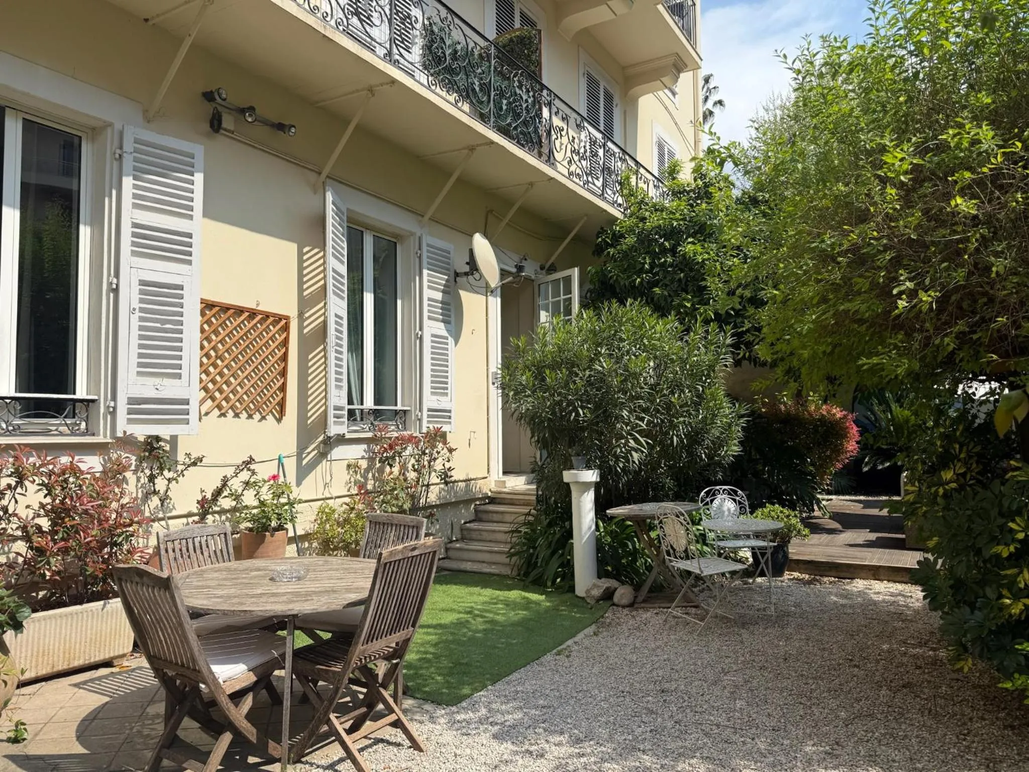 Patio in Nice Garden Hotel