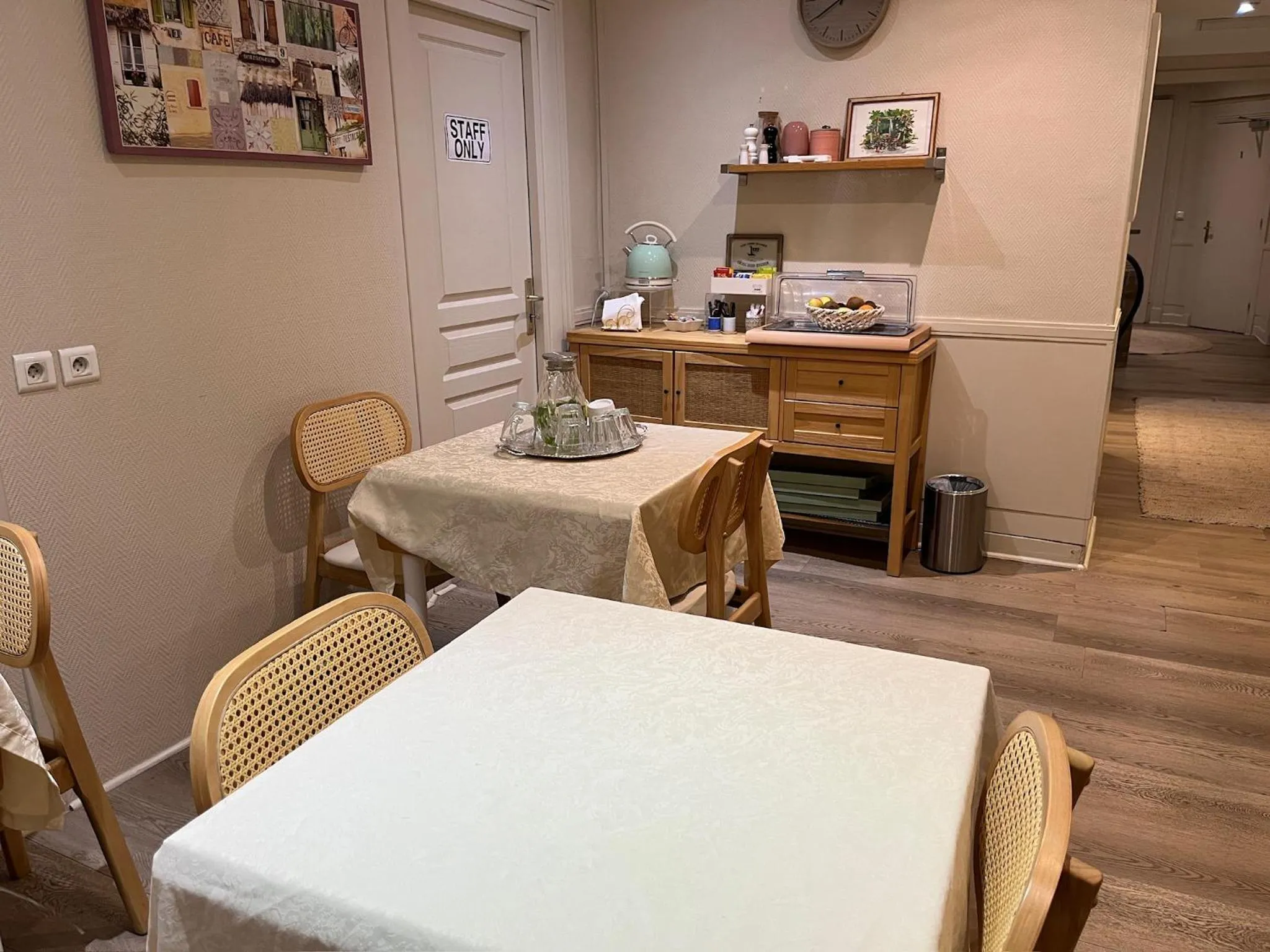 Living room in Nice Garden Hotel