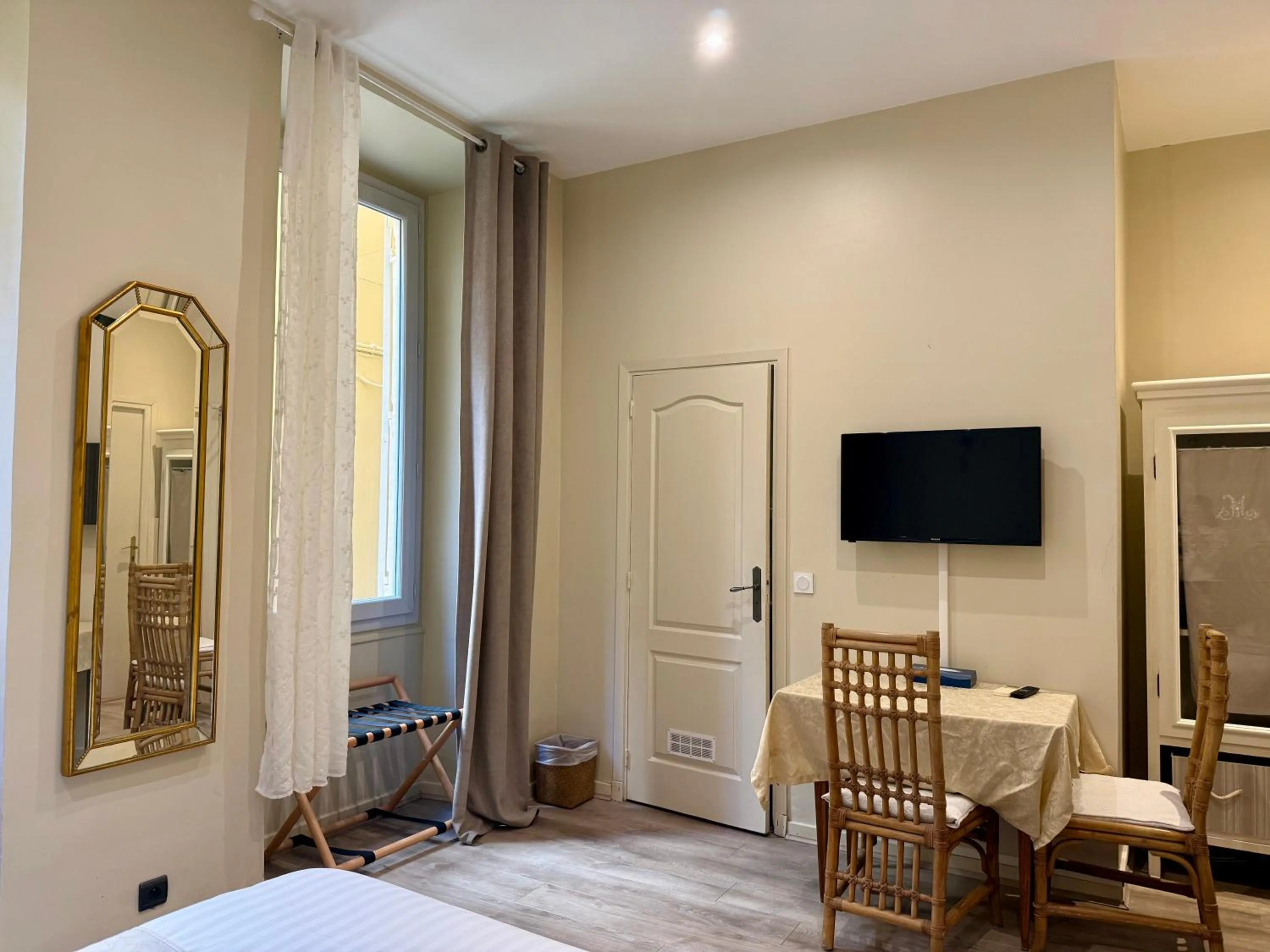 Bedroom, Bed in Nice Garden Hotel