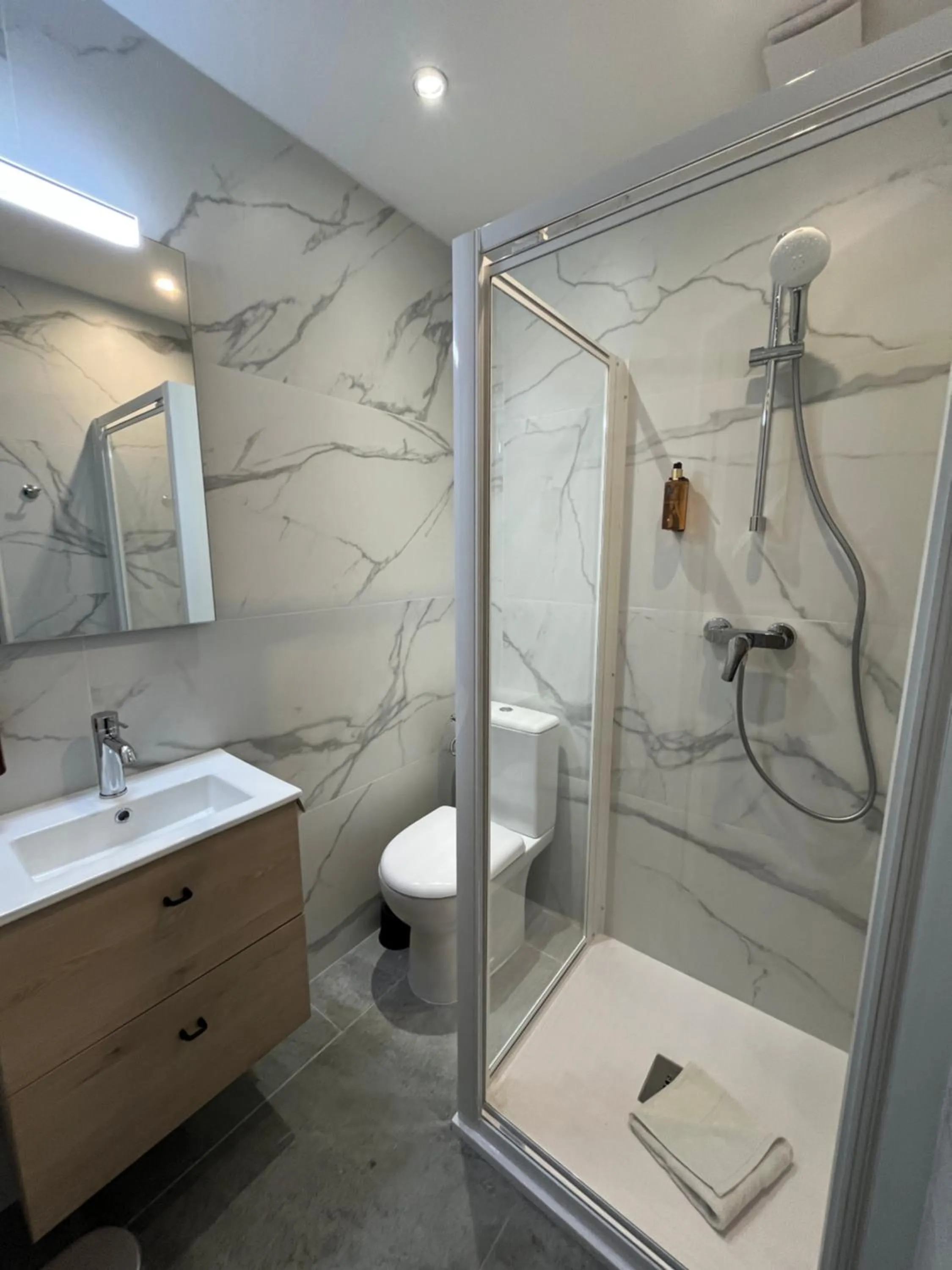 Bathroom in Nice Garden Hotel