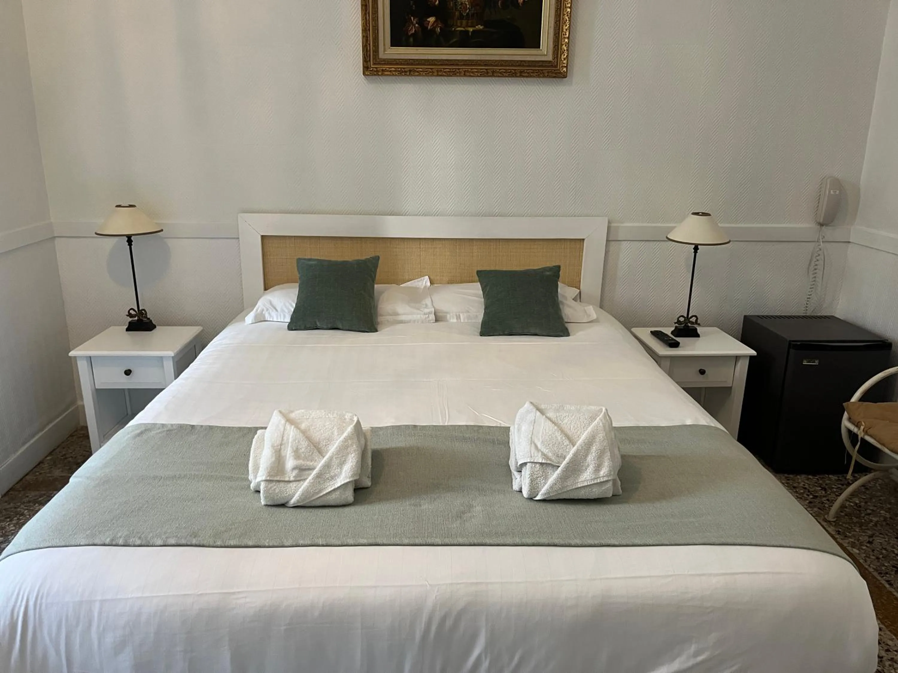 Bed in Nice Garden Hotel