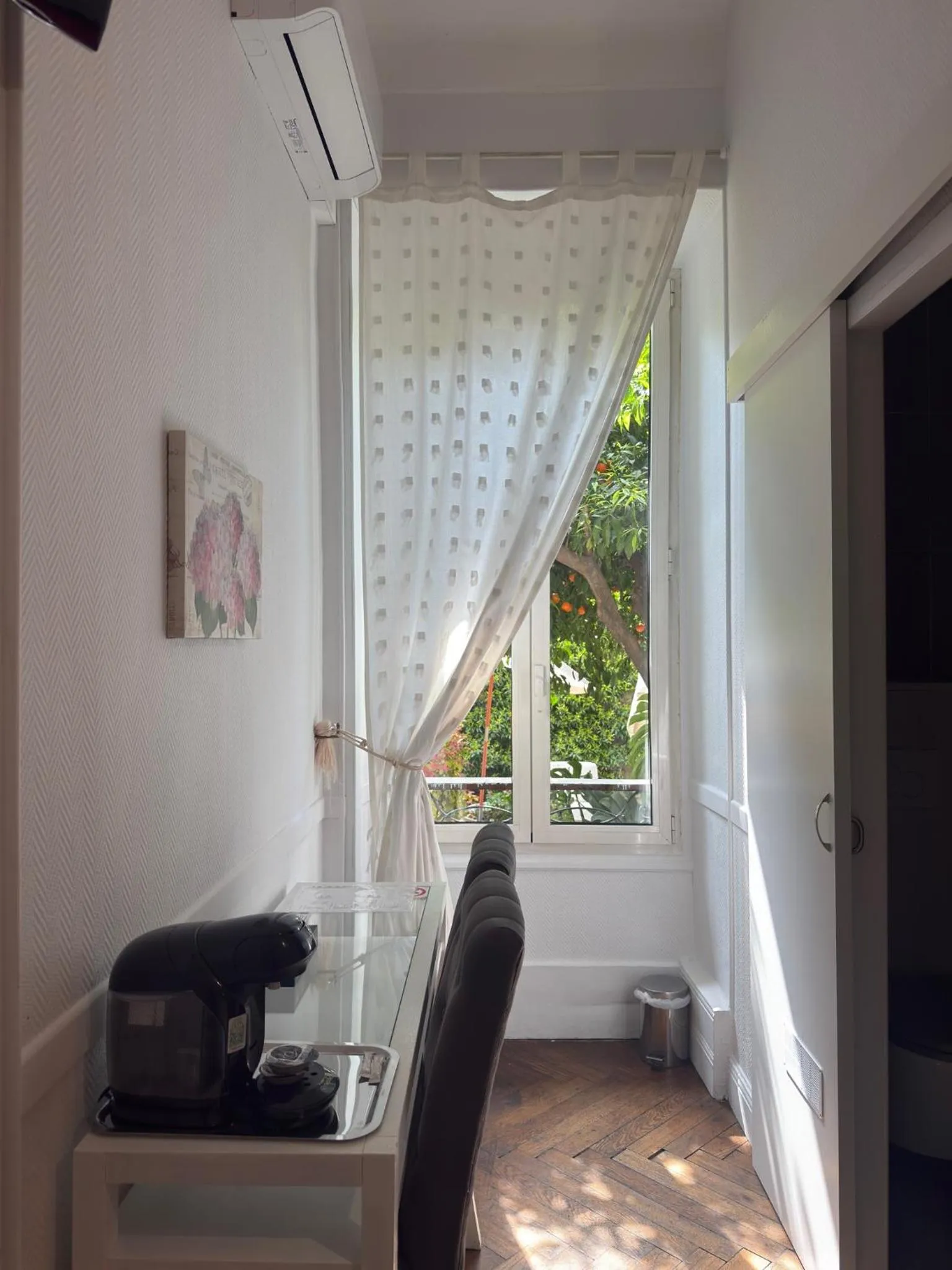 Seating area in Nice Garden Hotel