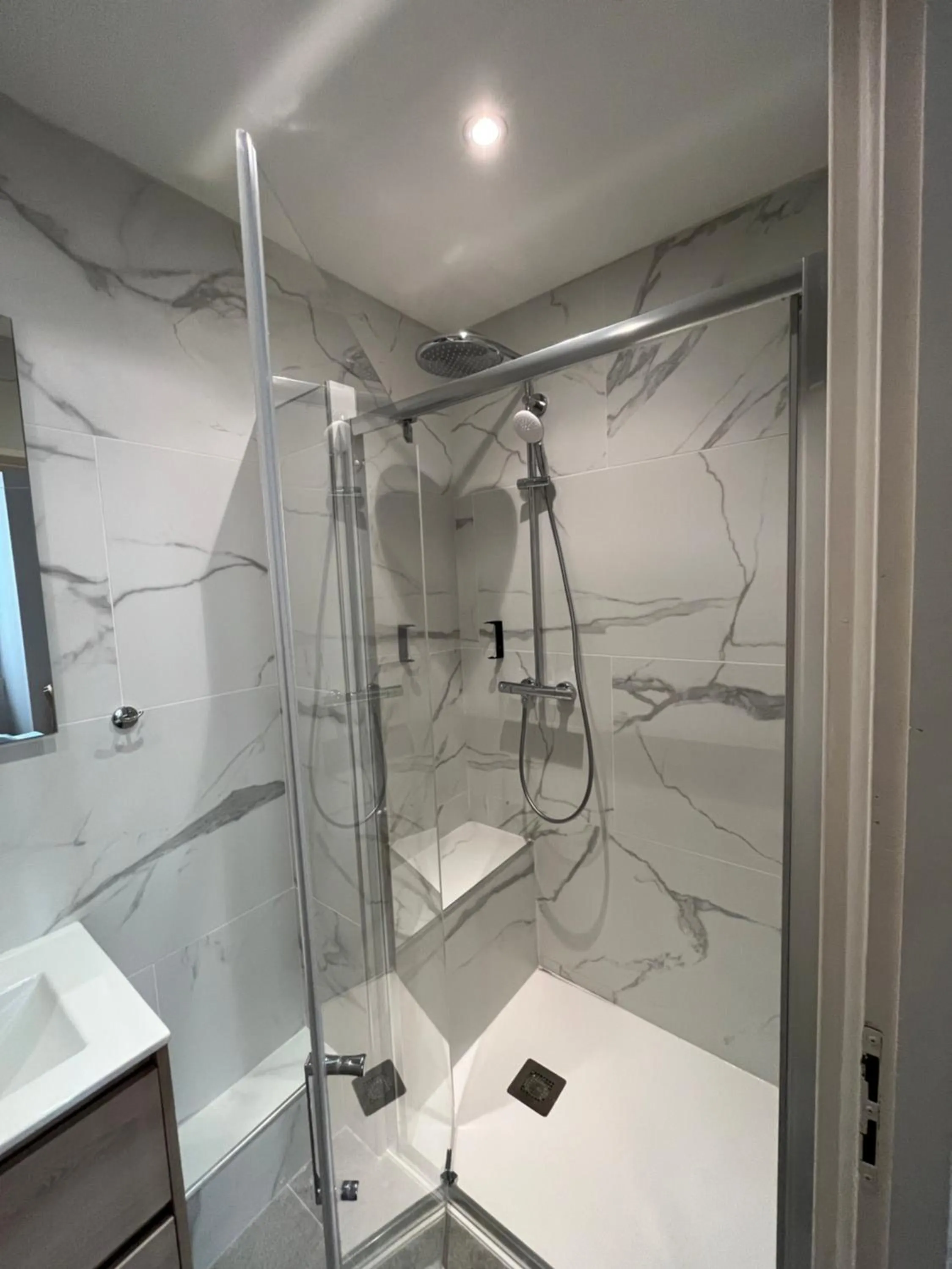 Bathroom in Nice Garden Hotel