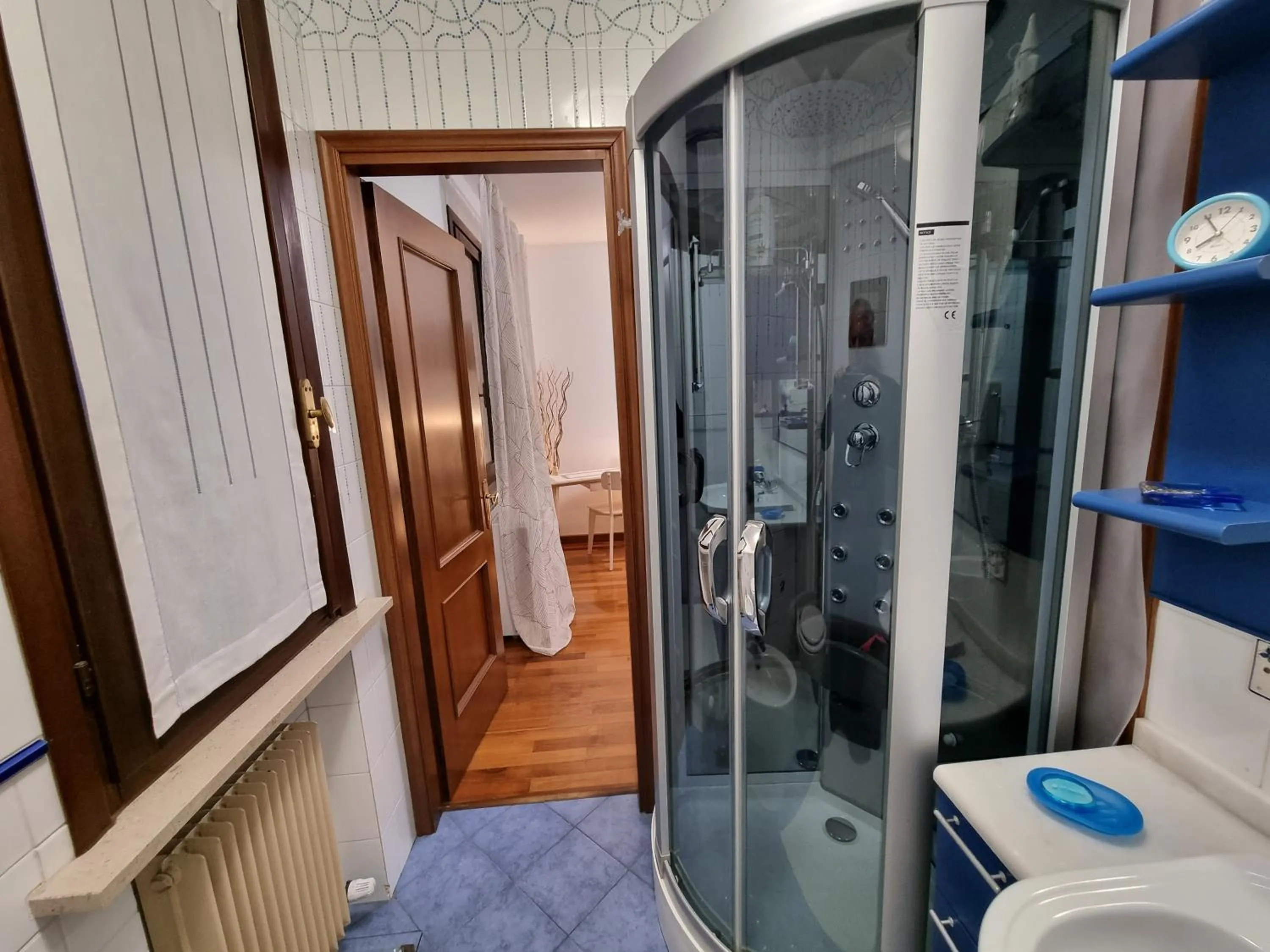 Shower in B&B Accanto al Focolare 2