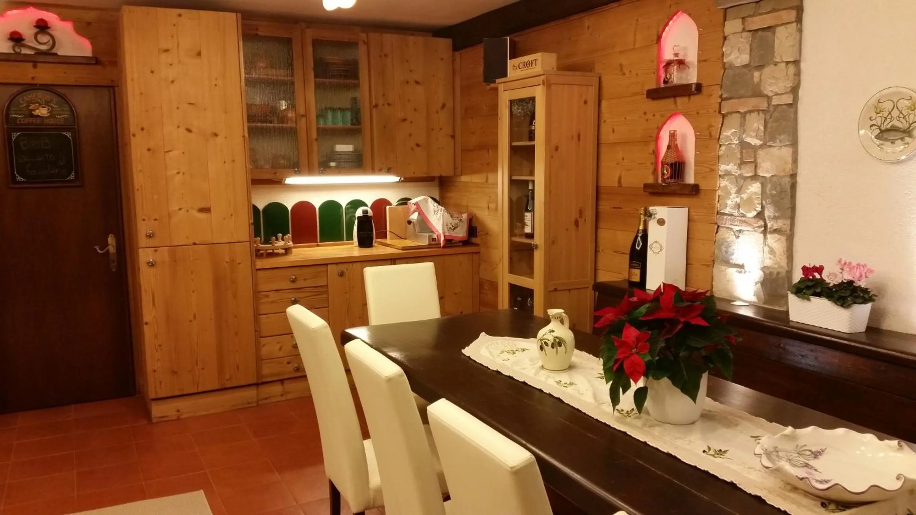 Kitchen or kitchenette in B&B Accanto al Focolare 2