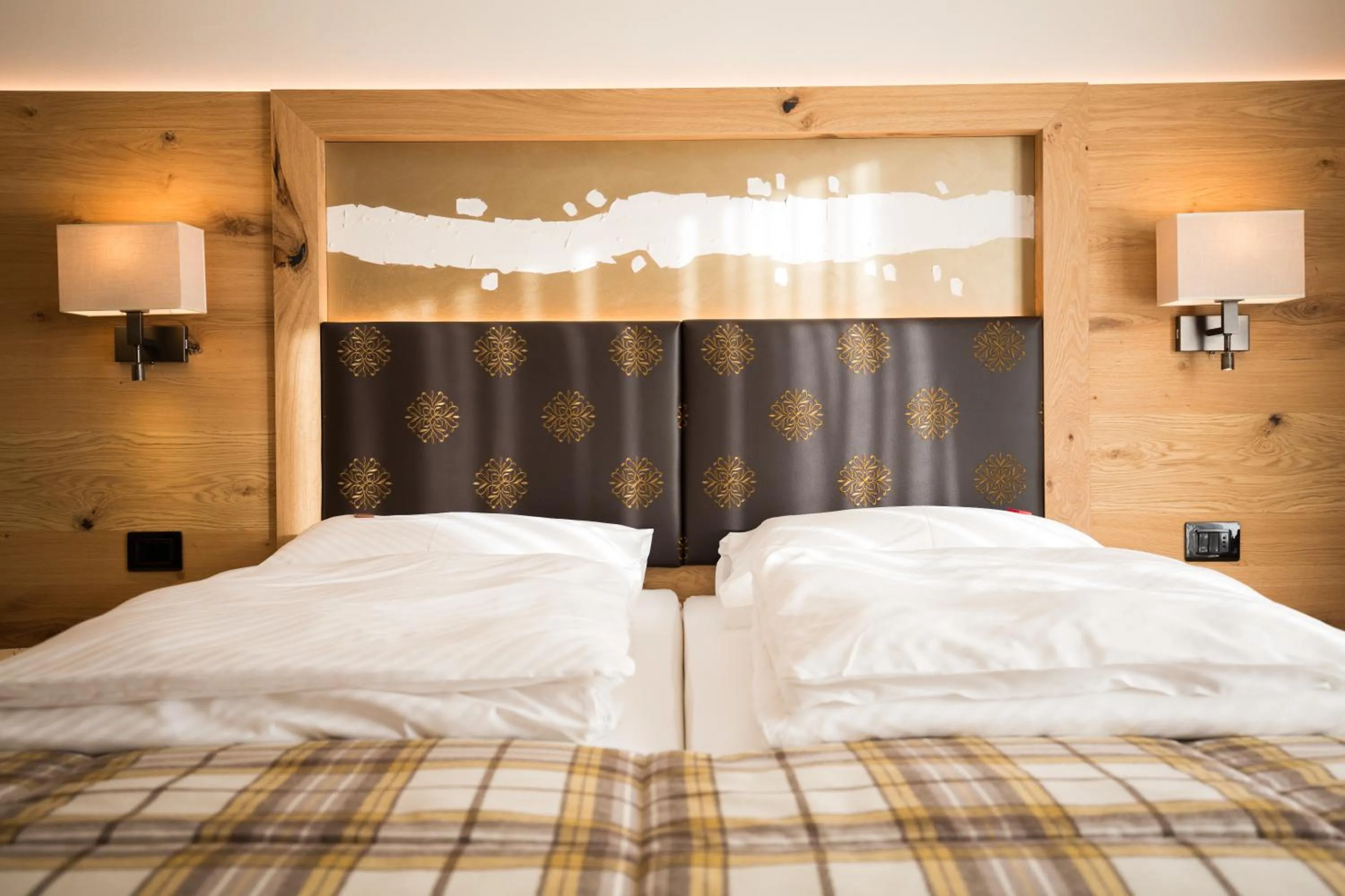 Decorative detail, Bed in Chalet Marcora