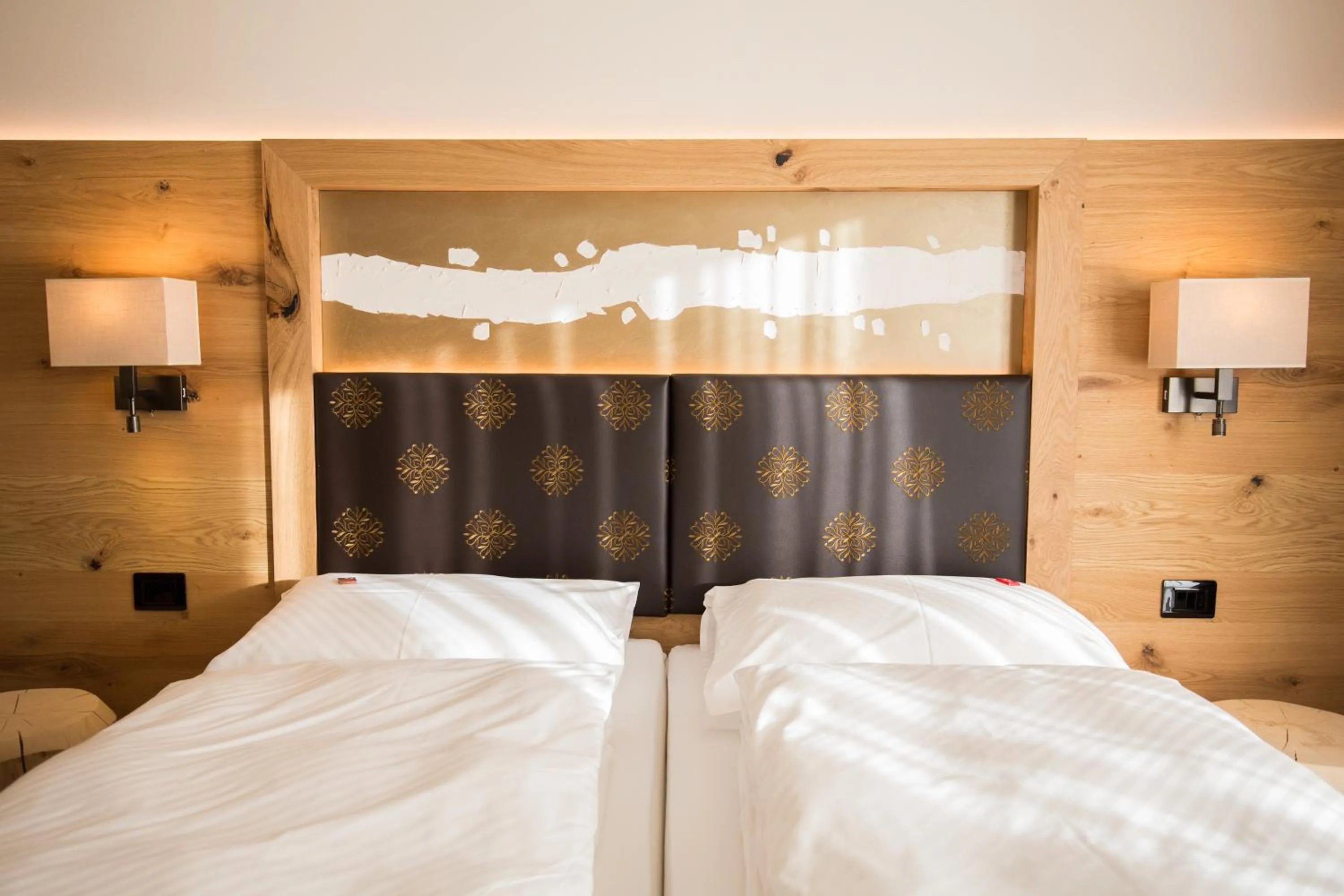 Decorative detail, Bed in Chalet Marcora