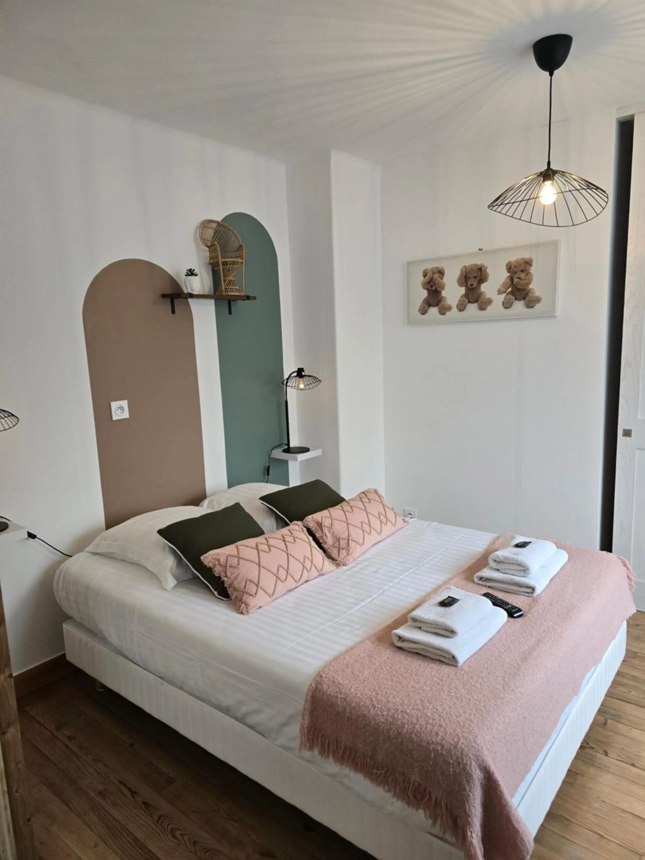 Bed in Hôtel L'ideal le Mountbatten