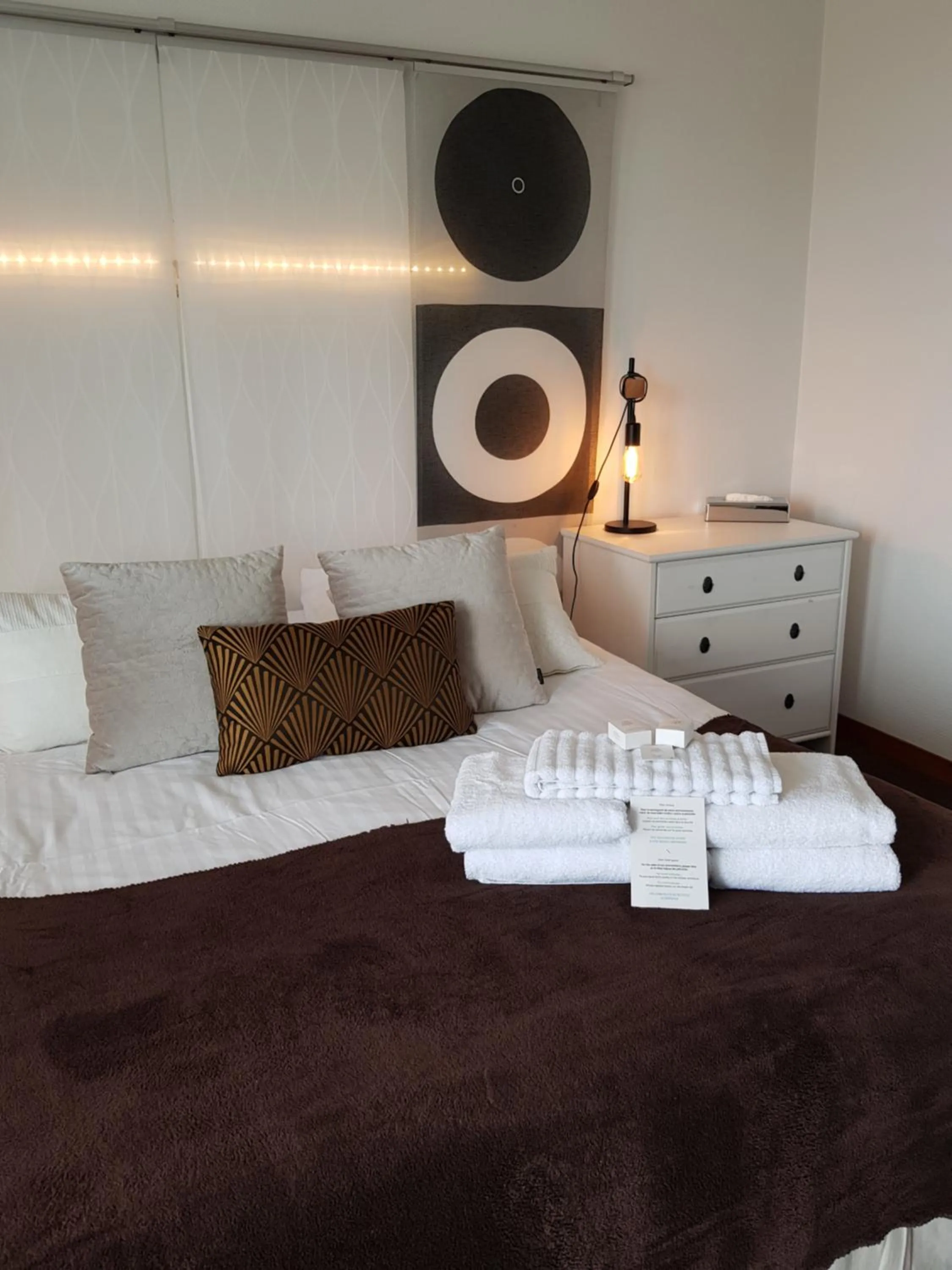 Bed in Hôtel L'ideal le Mountbatten