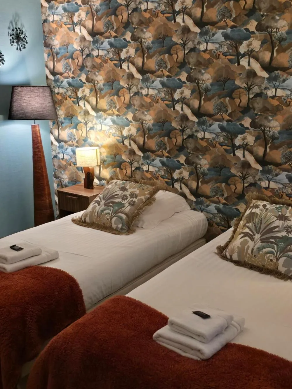 Photo of the whole room, Bed in Hôtel L'ideal le Mountbatten