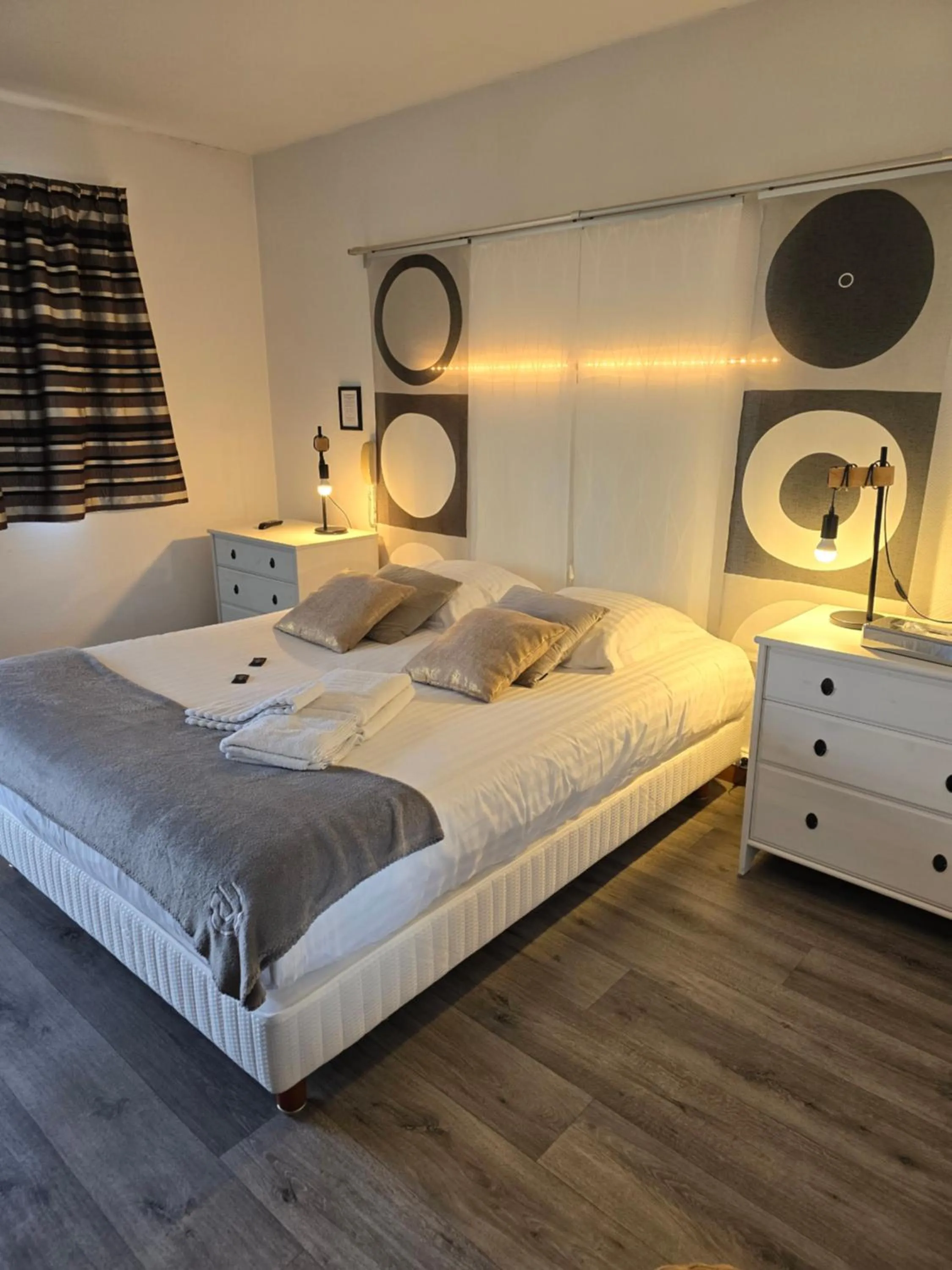 Photo of the whole room, Bed in Hôtel L'ideal le Mountbatten