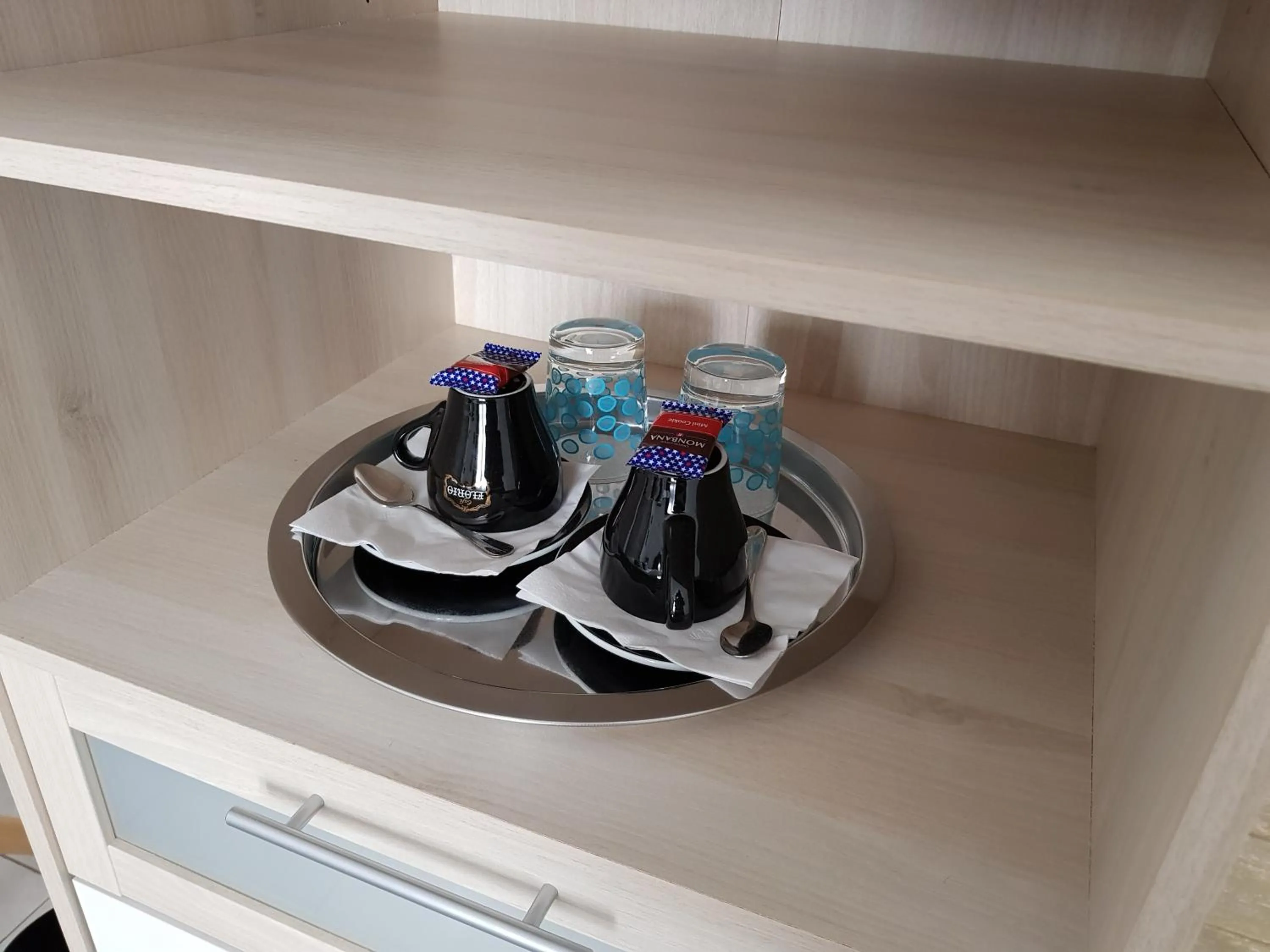 Coffee/tea facilities in Hôtel L'ideal le Mountbatten