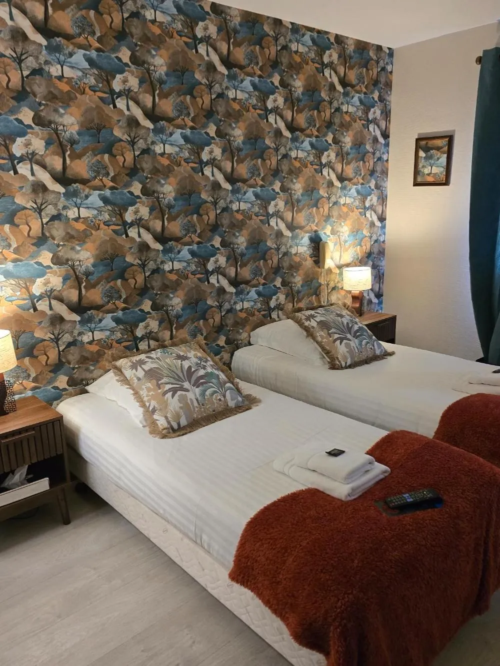 Bed in Hôtel L'ideal le Mountbatten