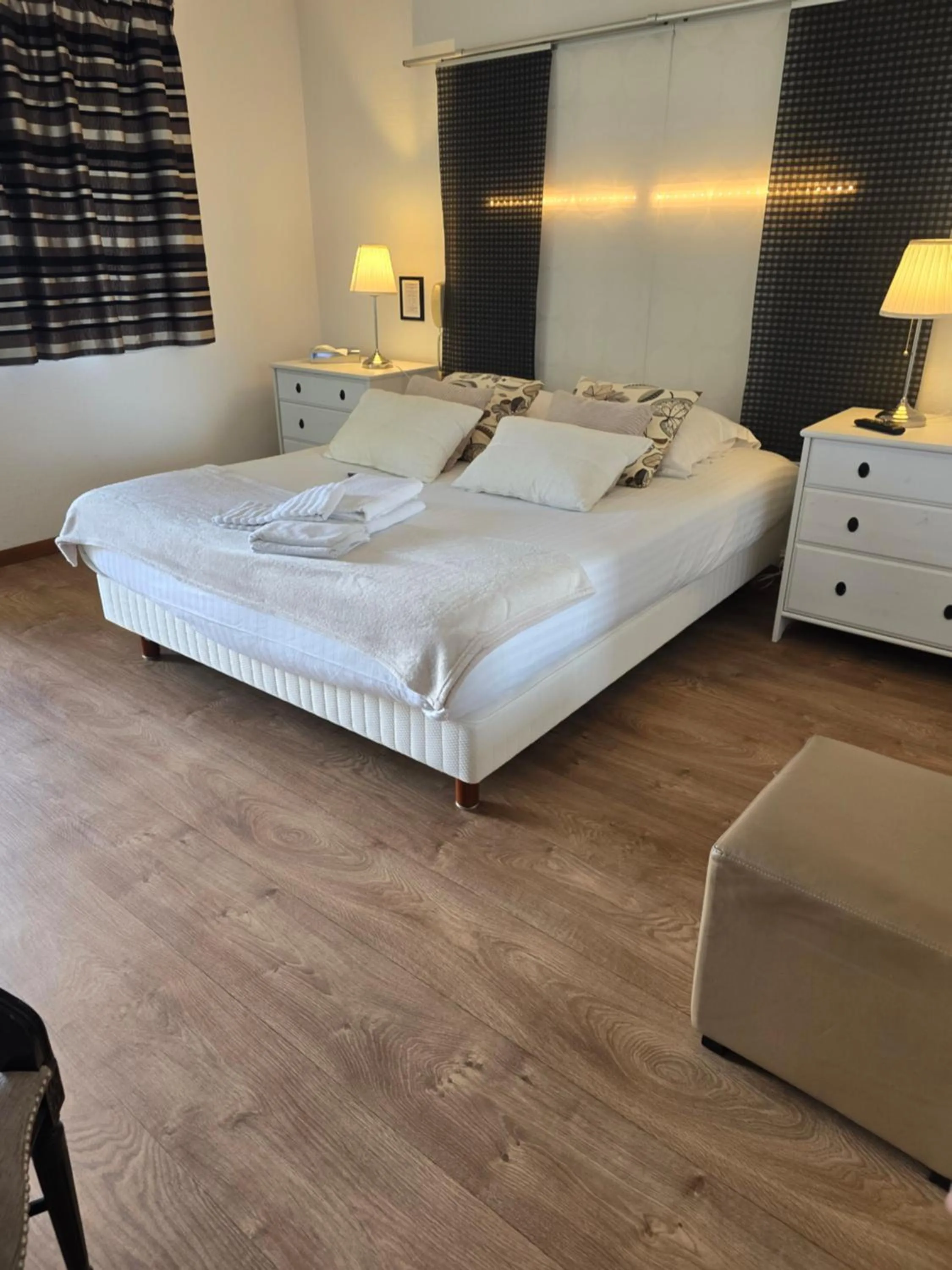 Photo of the whole room, Bed in Hôtel L'ideal le Mountbatten