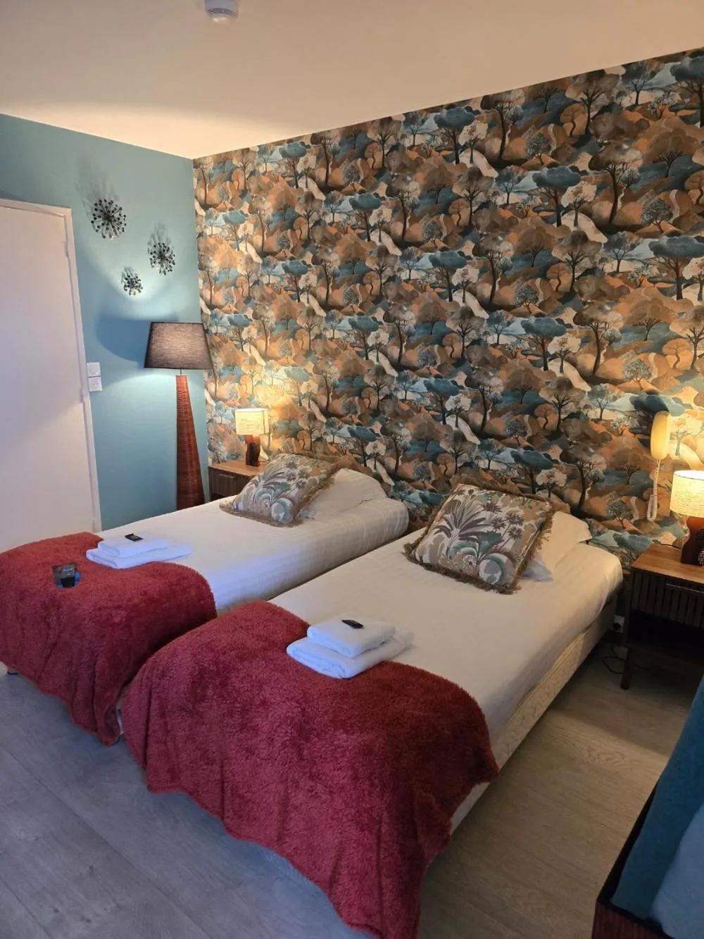 Photo of the whole room, Bed in Hôtel L'ideal le Mountbatten