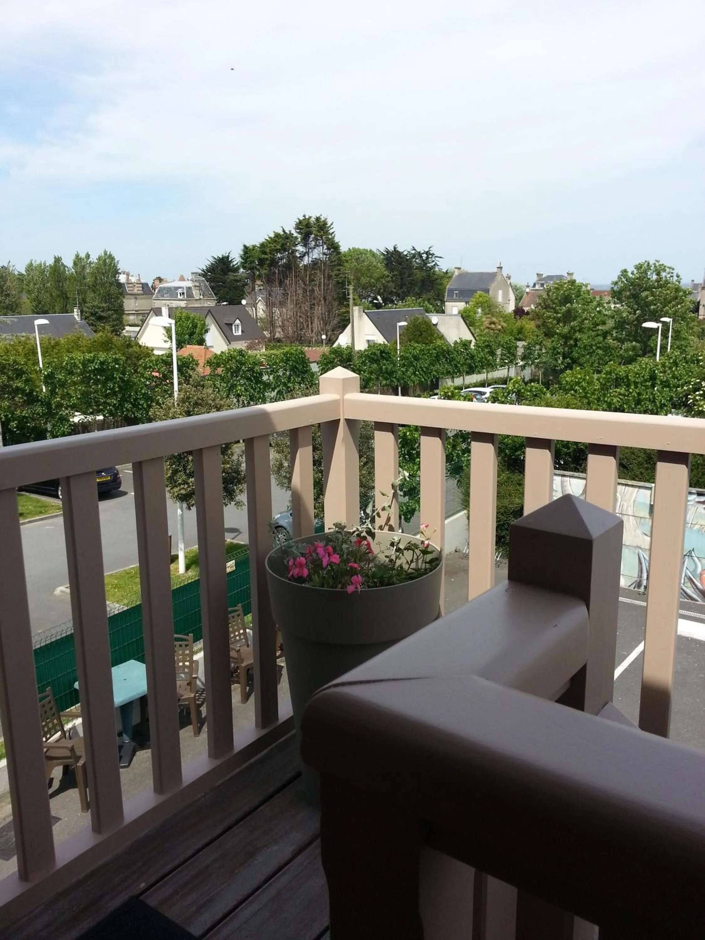 Facade/entrance in Hôtel L'ideal le Mountbatten