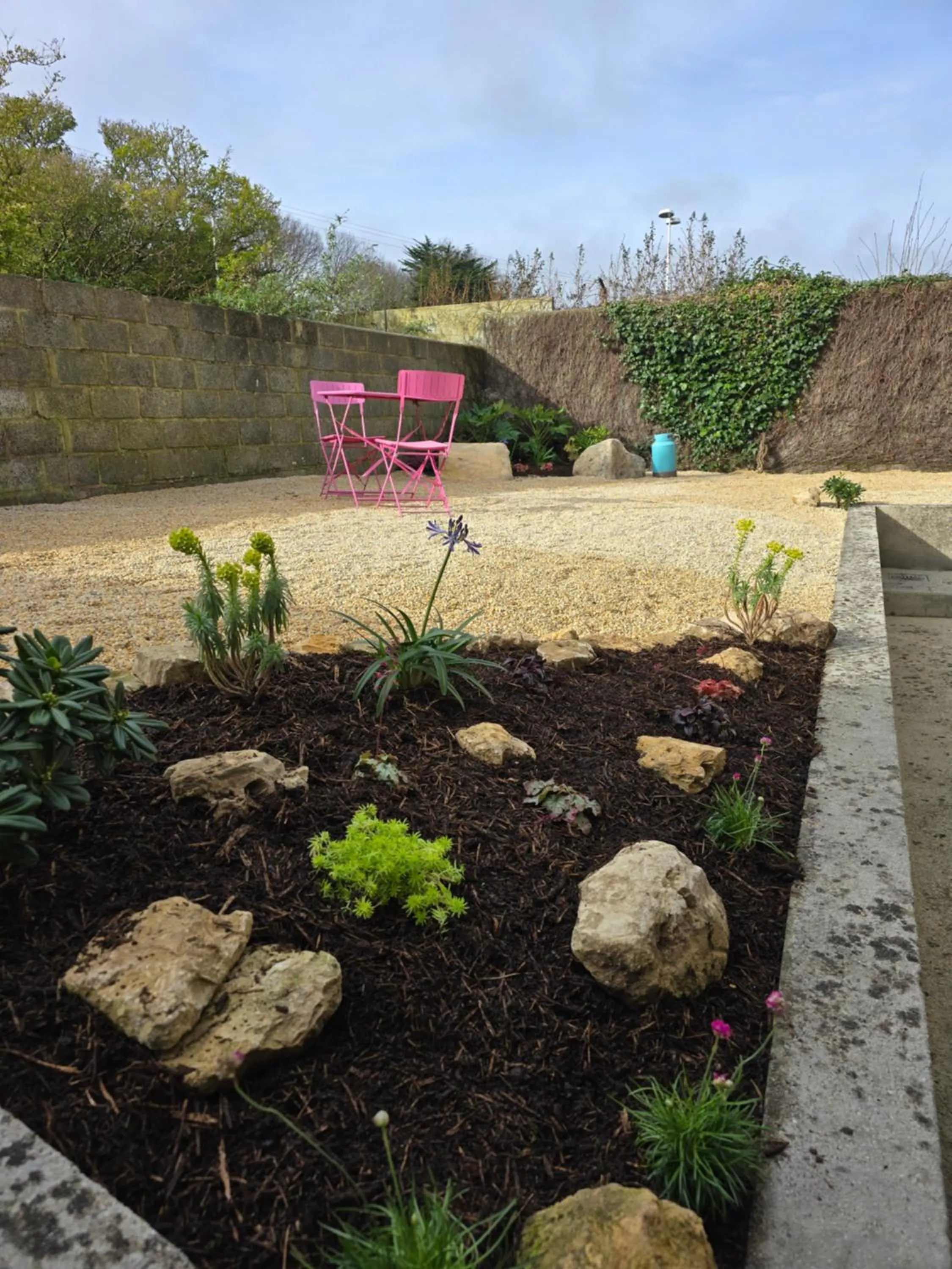 Garden view in Hôtel L'ideal le Mountbatten