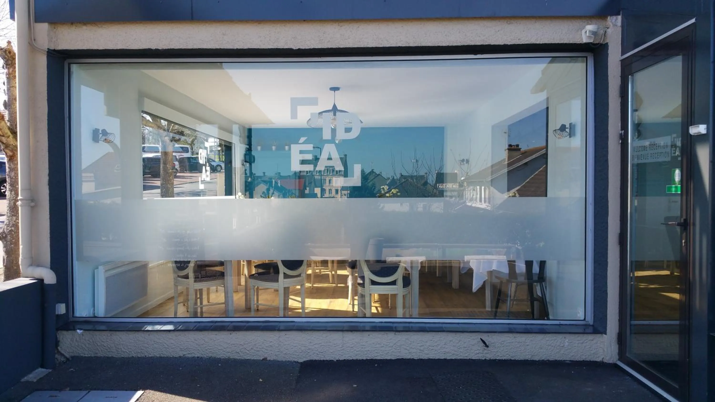 Facade/entrance in Hôtel L'ideal le Mountbatten