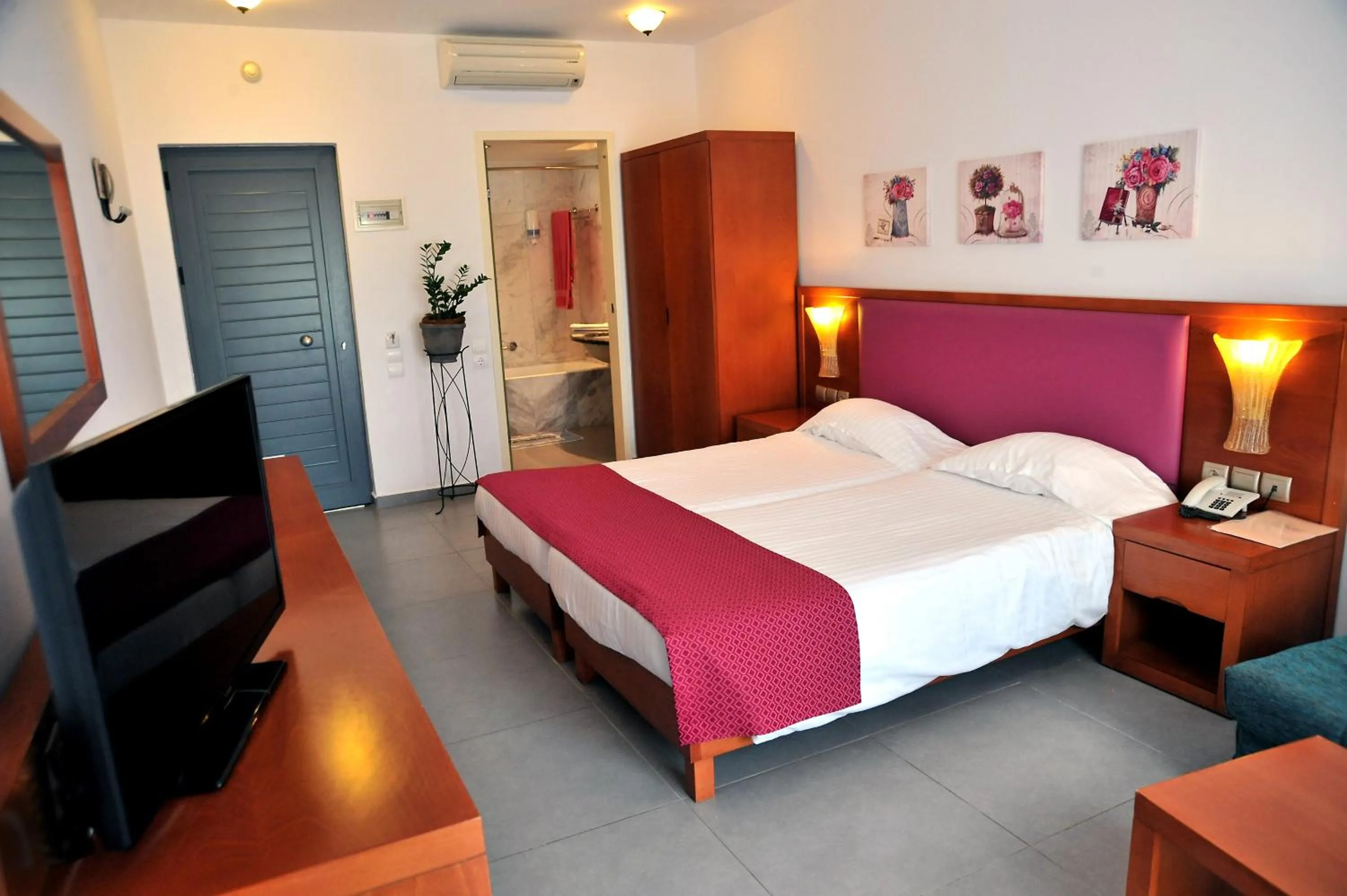 Bedroom, Bed in Kos Palace