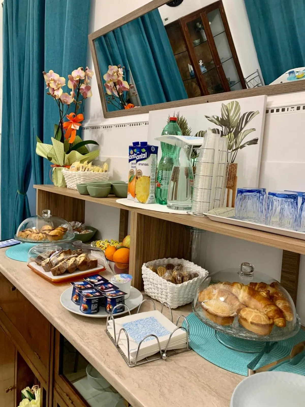 Buffet breakfast in B&B Corte Regina Esther