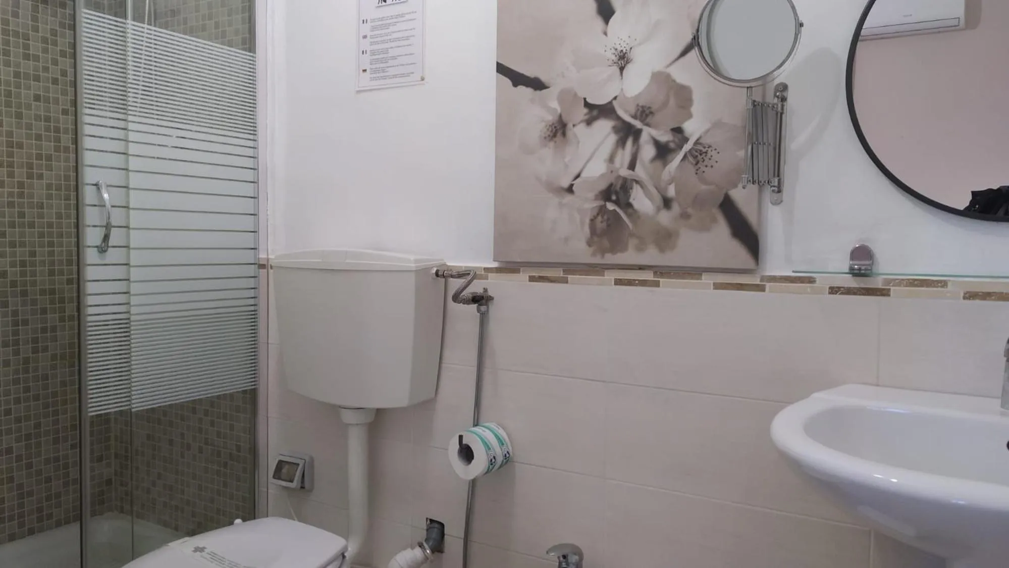 Bathroom in CconfortHotels R&B Dolci Notti